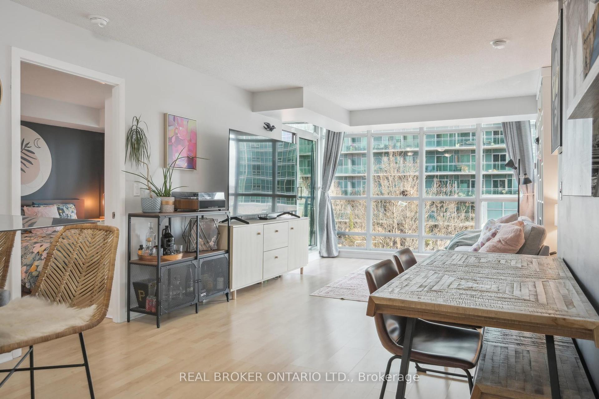 3 Bedrooms Condo at 185 Legion, Toronto For sale