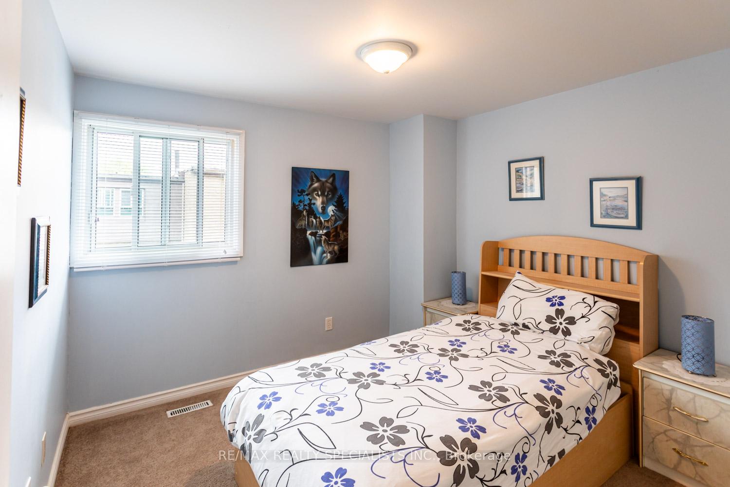 5 Bedrooms Condo at 405 Hyacinthe, Mississauga For sale