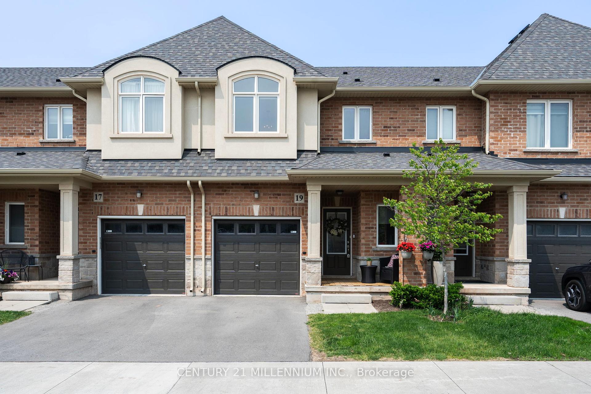 3 Bedrooms Condo at 19 Arietta, Hamilton For sale
