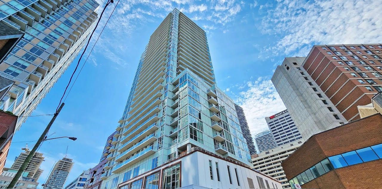 33 Helendale Avenue 2409