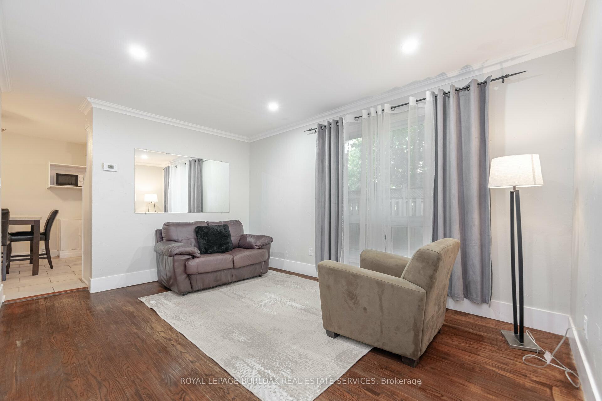 2 Bedrooms Condo at 1116 Homewood, Burlington For sale