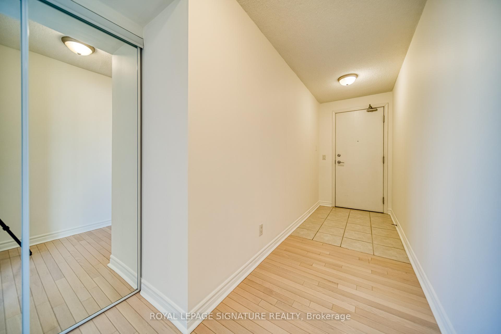 1 Bedroom Condo at 17 Barberry, Toronto For sale