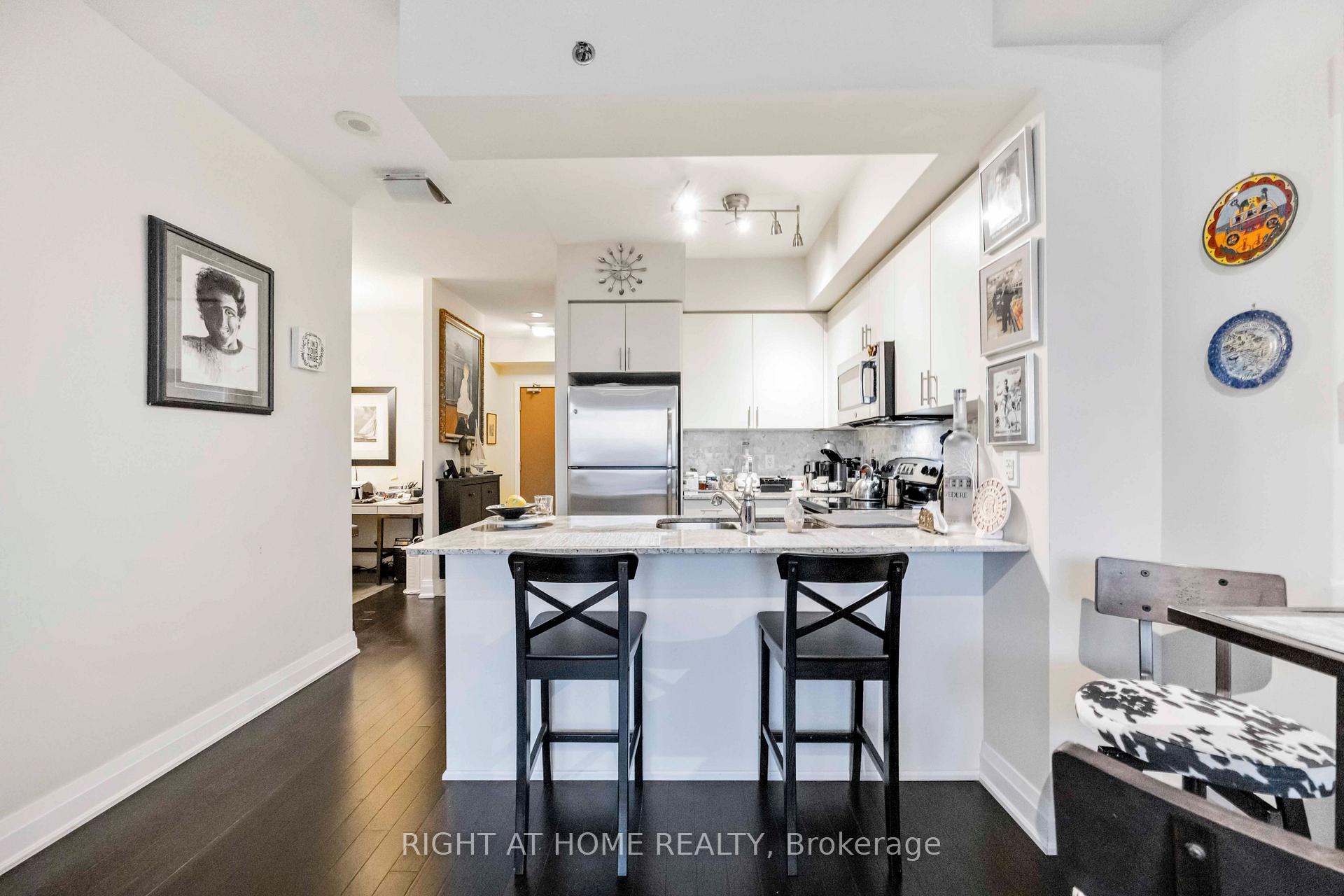 2 Bedrooms Co-op at 520 Steeles, Vaughan For sale