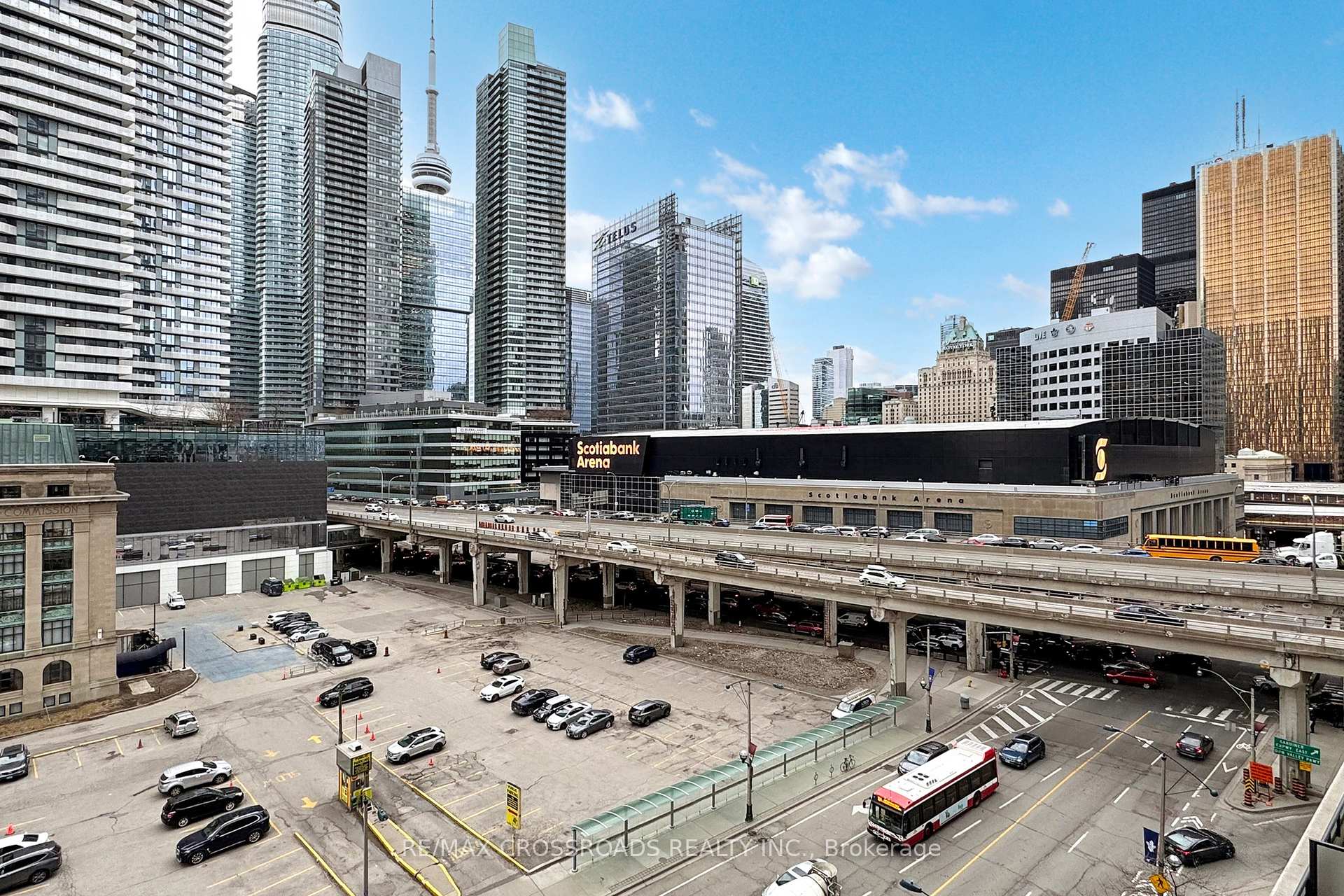 2 Bedrooms Condo at 33 Bay, Toronto For sale
