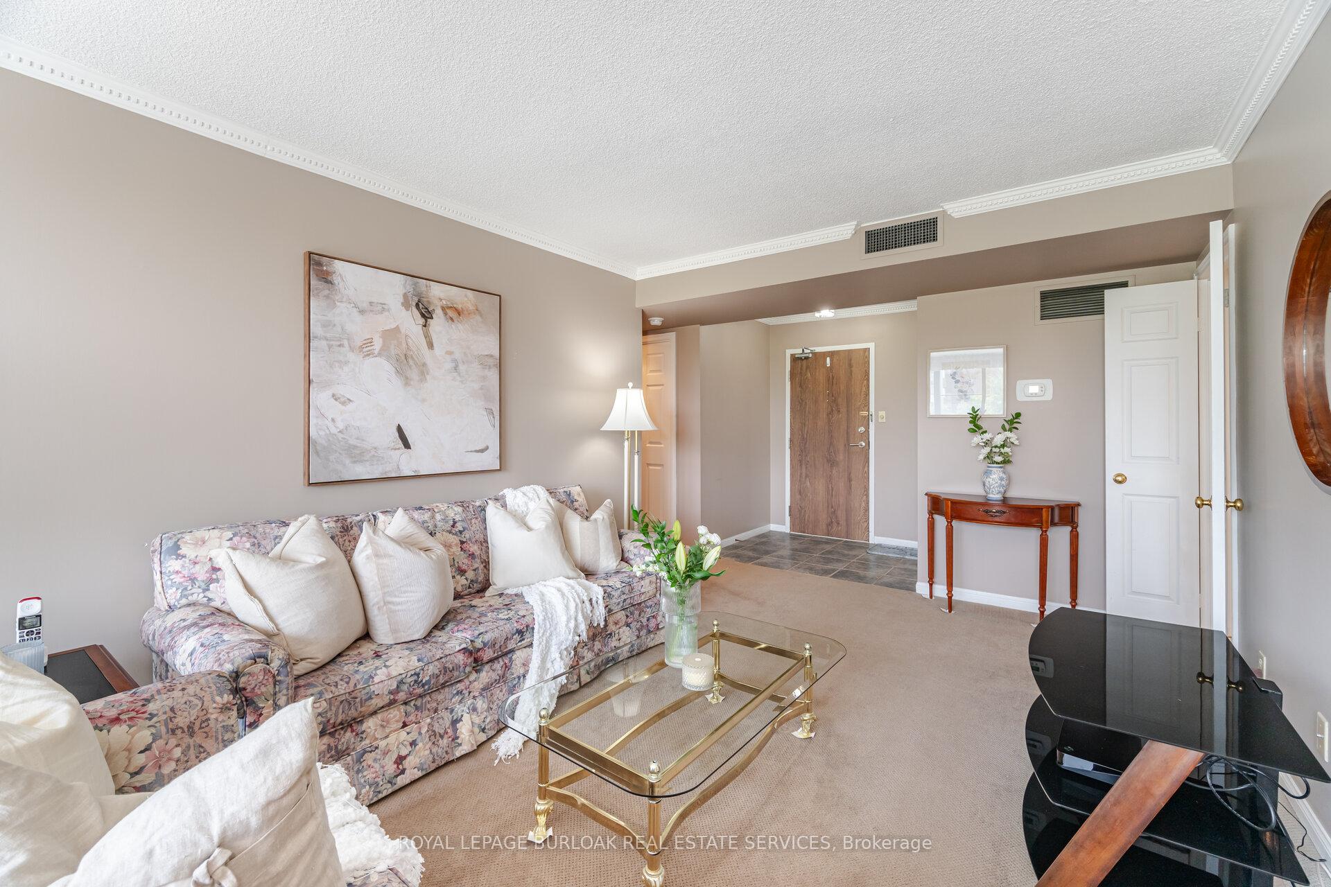 2 Bedrooms Condo at 1230 Marlborough, Oakville For sale