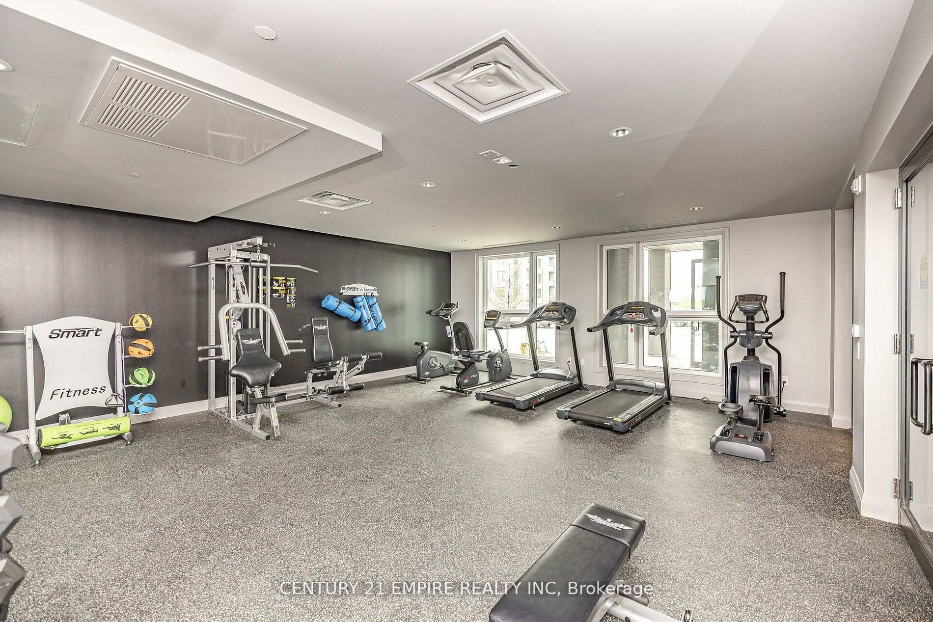 2 Bedrooms Condo at 95 Dundas,  Oakville For sale