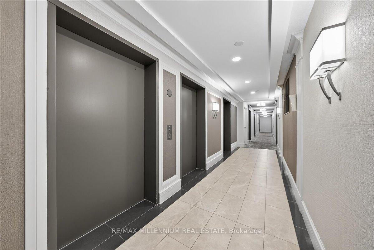 2 Bedrooms Condo at 125 Omni, Toronto For sale