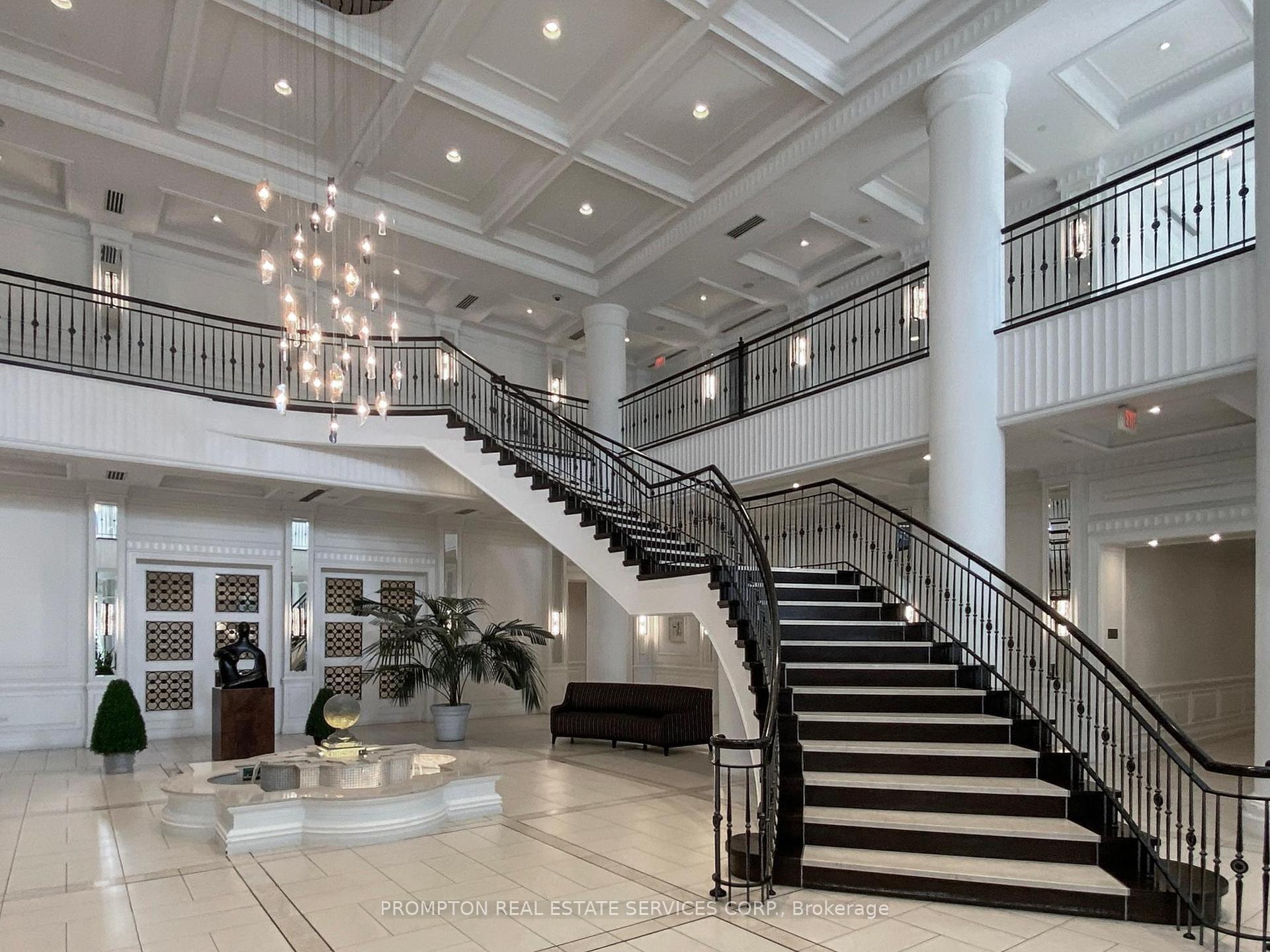 2 Bedrooms Condo at 15 Greenview, Toronto For sale