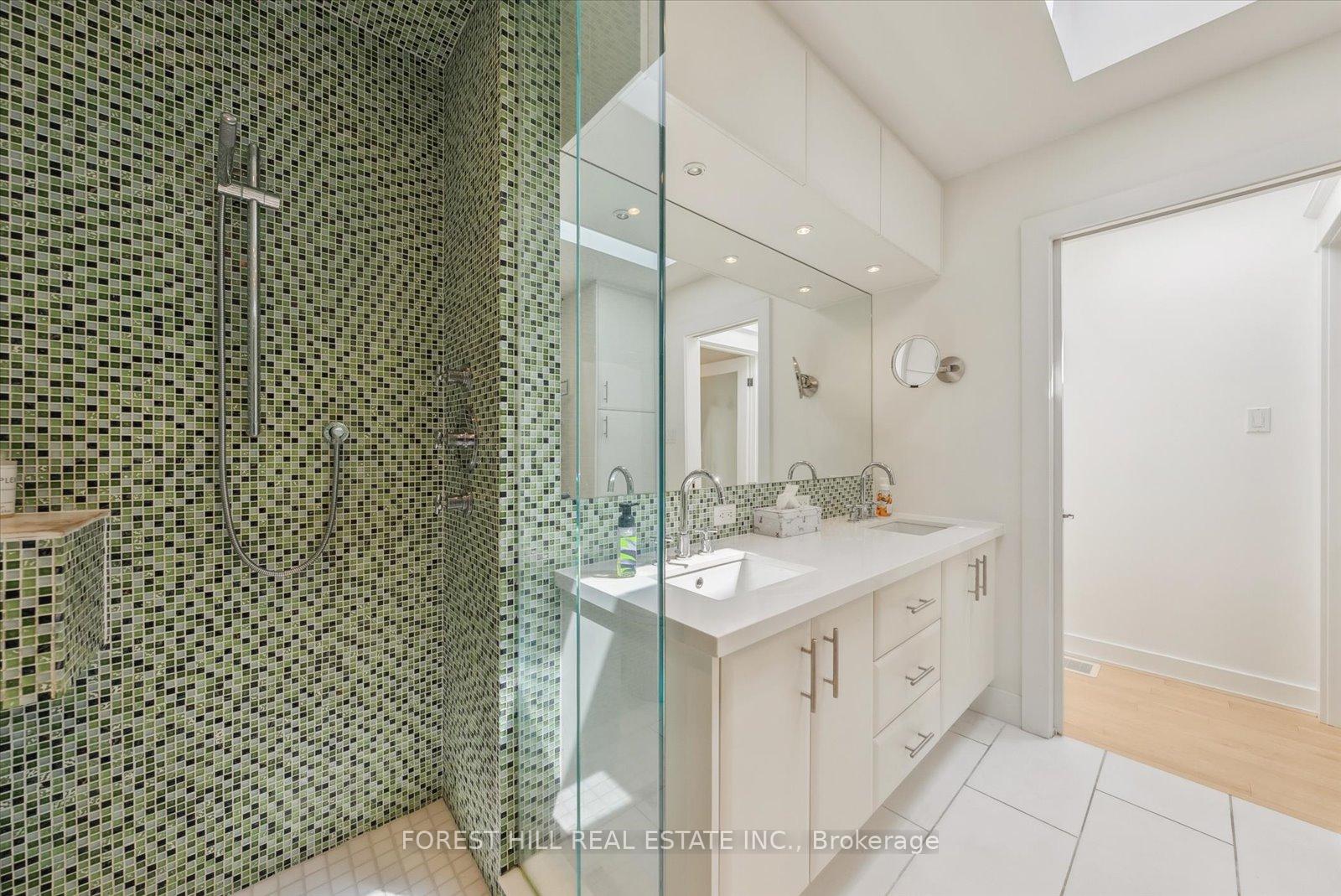 3 Bedrooms Condo at 10 Buller, Toronto For sale