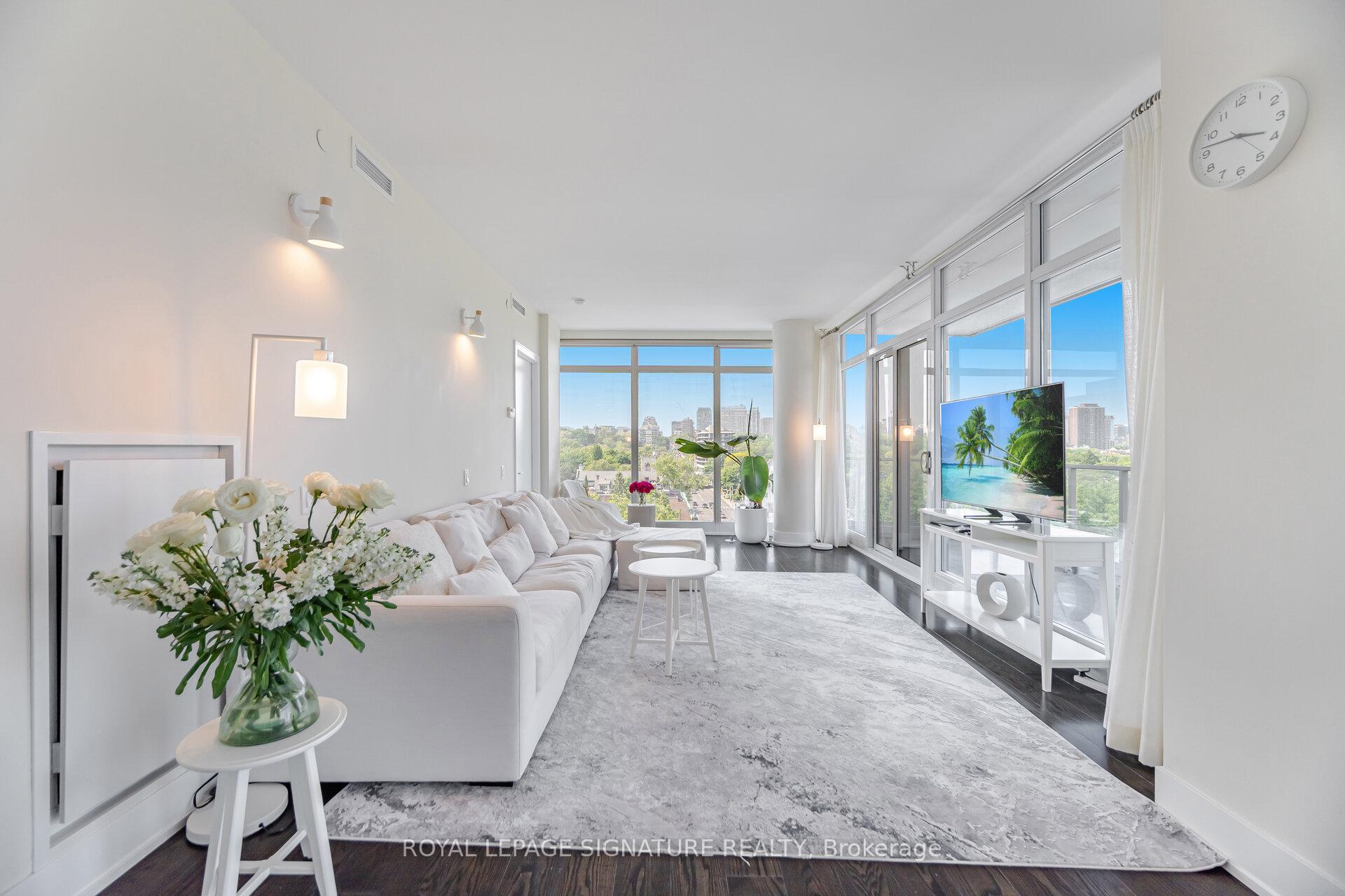 2 Bedrooms Condo at 170 Avenue, Toronto For sale