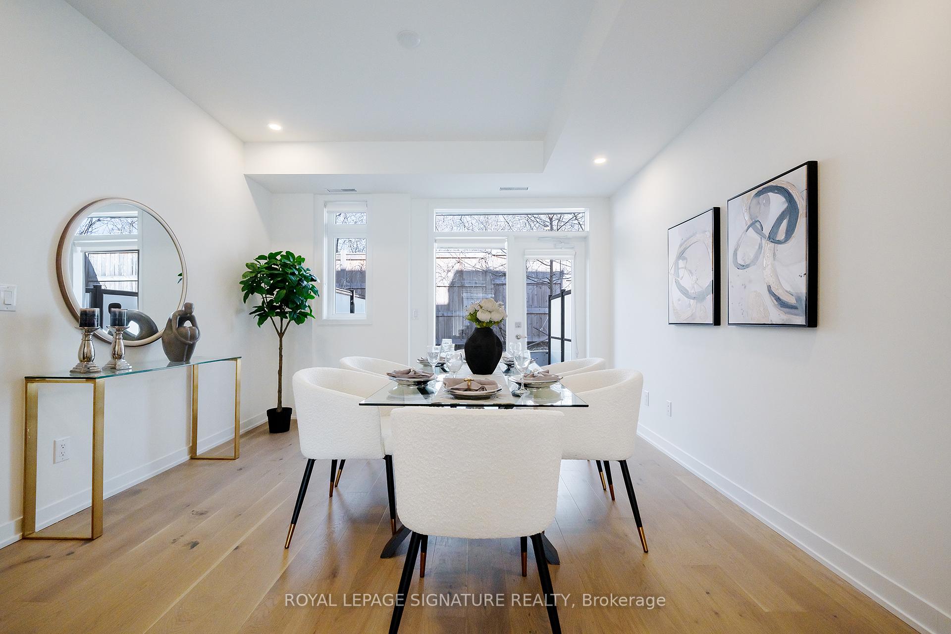 3 Bedrooms Condo at 110 Canon Jackson,  Toronto For sale