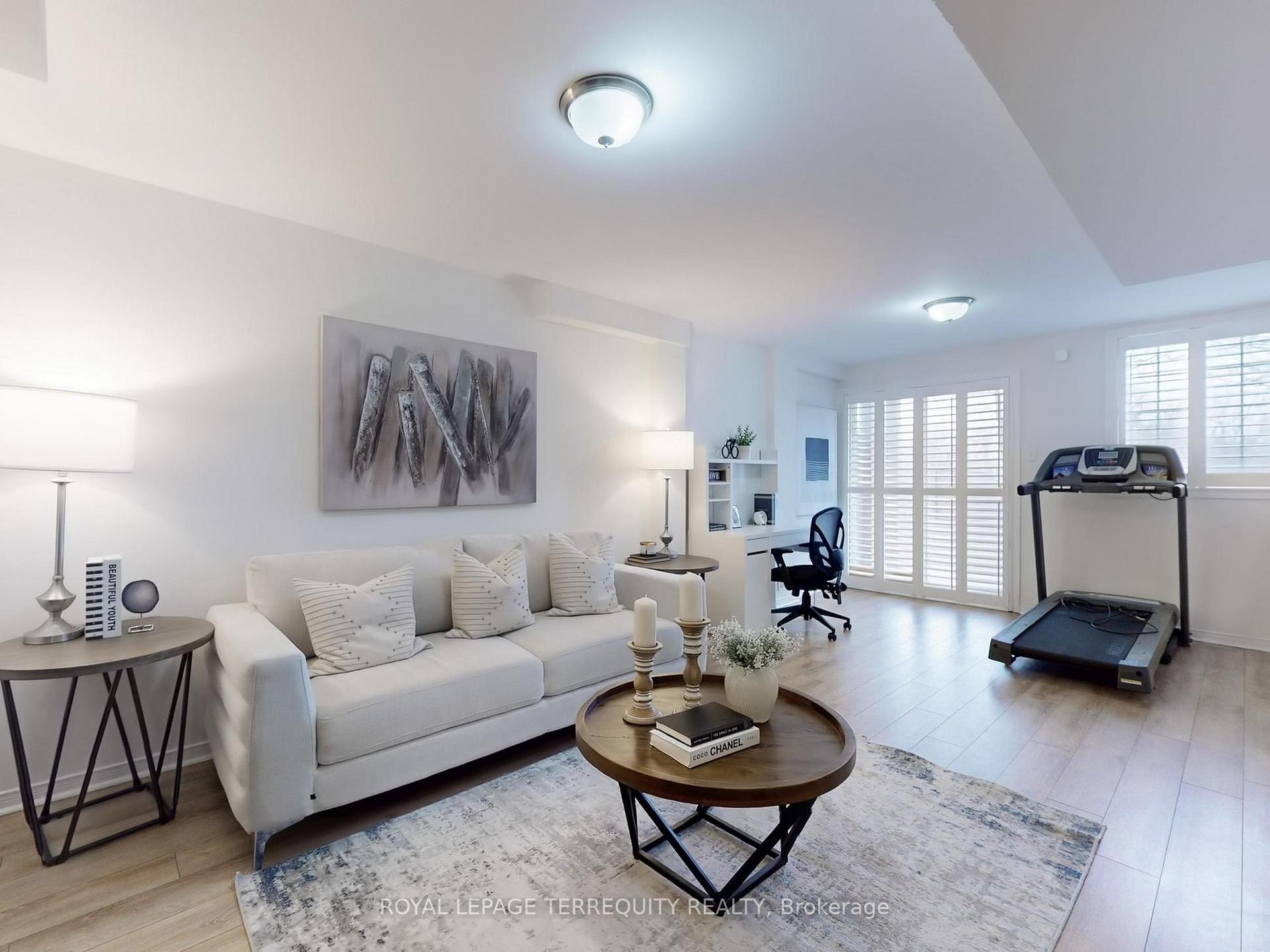 4 Bedrooms Condo at 6399 Spinnaker,  Mississauga For sale