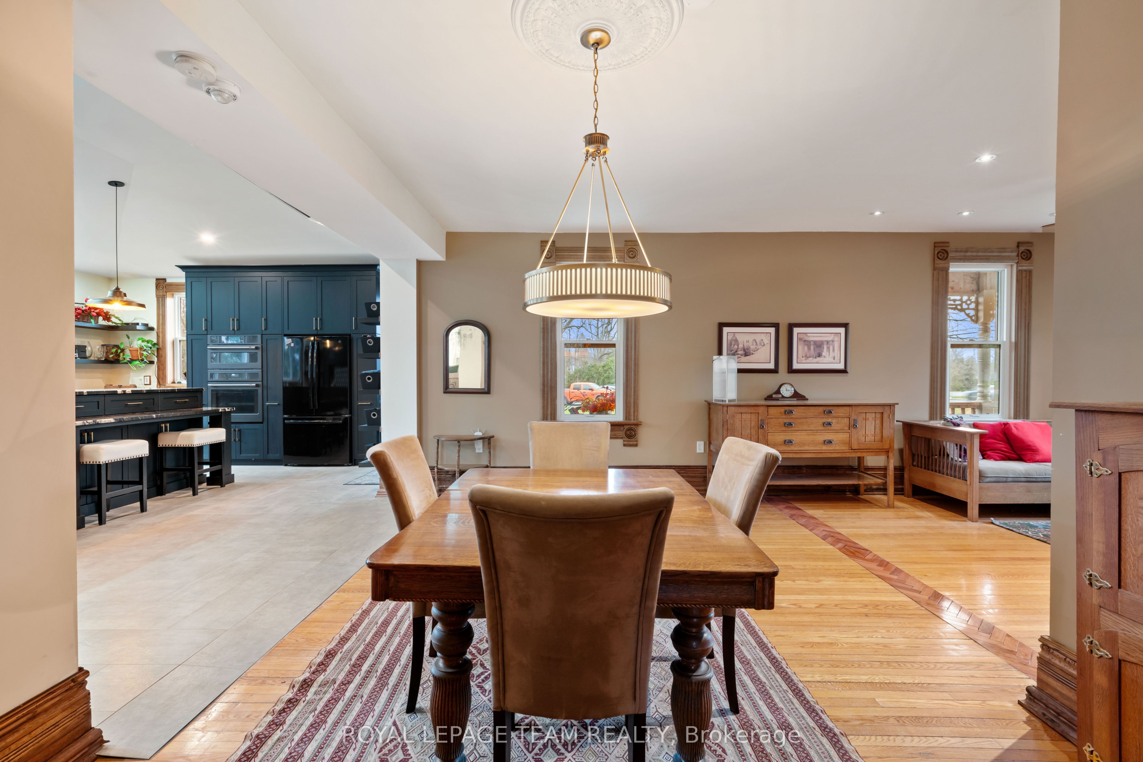 77 Queen Street W