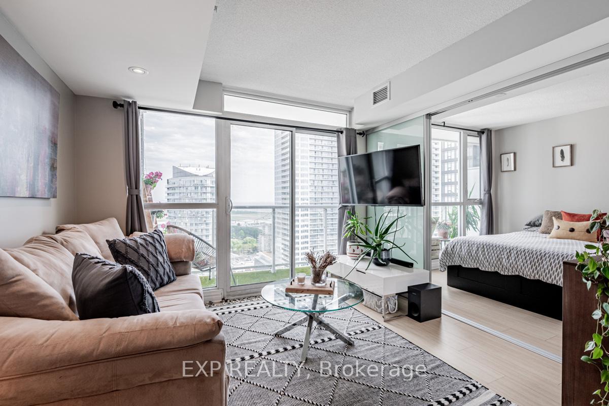 2 Bedrooms Condo at 85 Queens Wharf, Toronto For sale