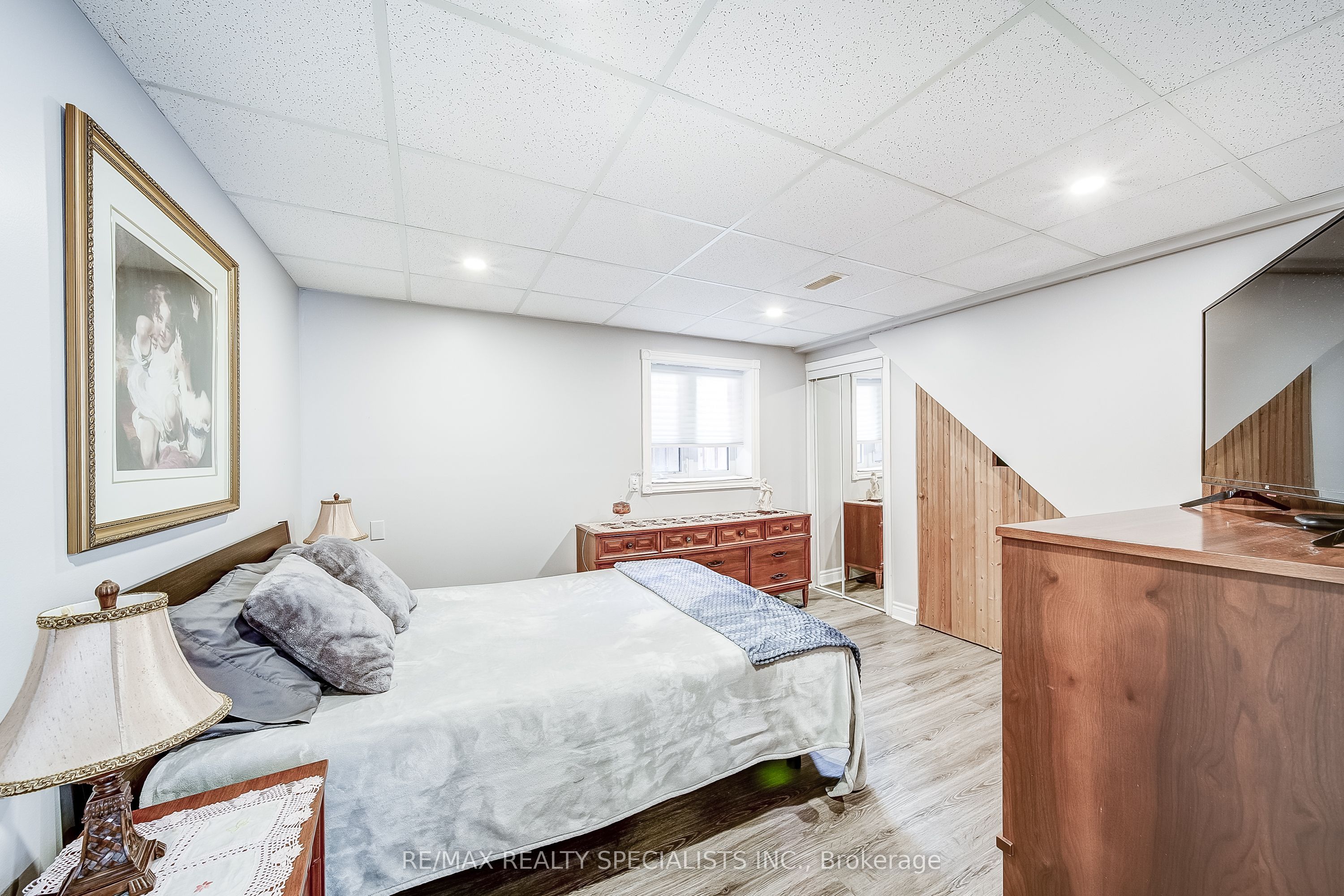 8 Wyman Crescent