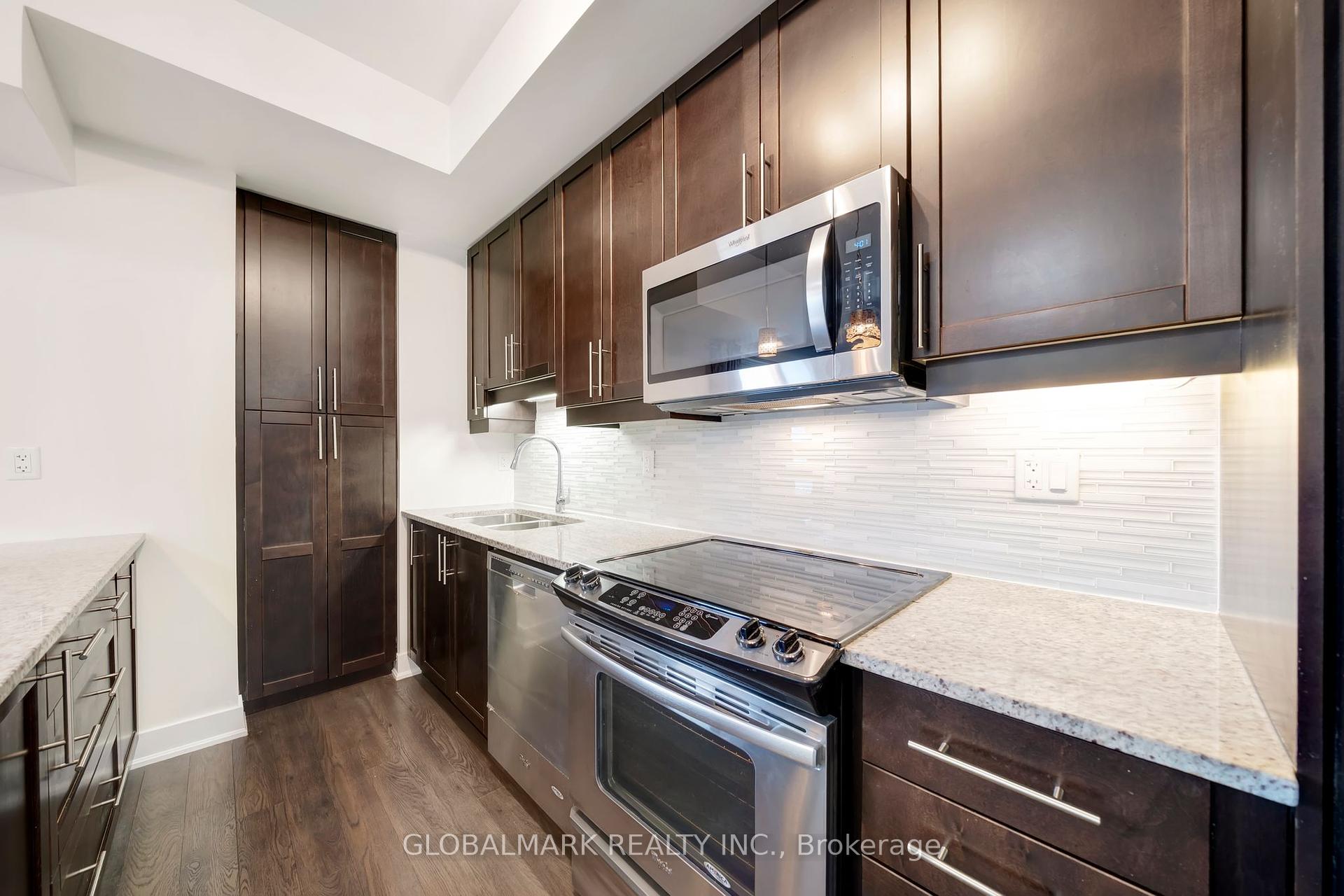 2 Bedrooms Condo at 128 Garden, Oakville For sale