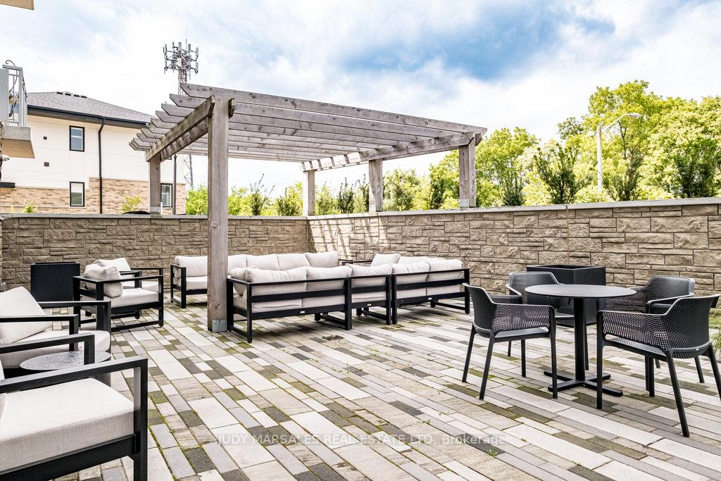 2 Bedrooms Condo at 16 Markle,  Hamilton For sale