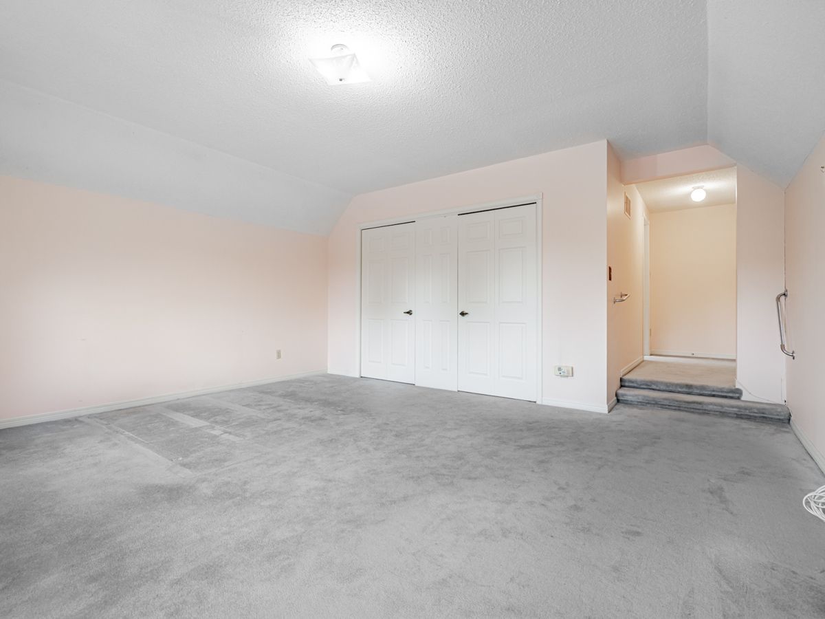 18 Finlayson Court W