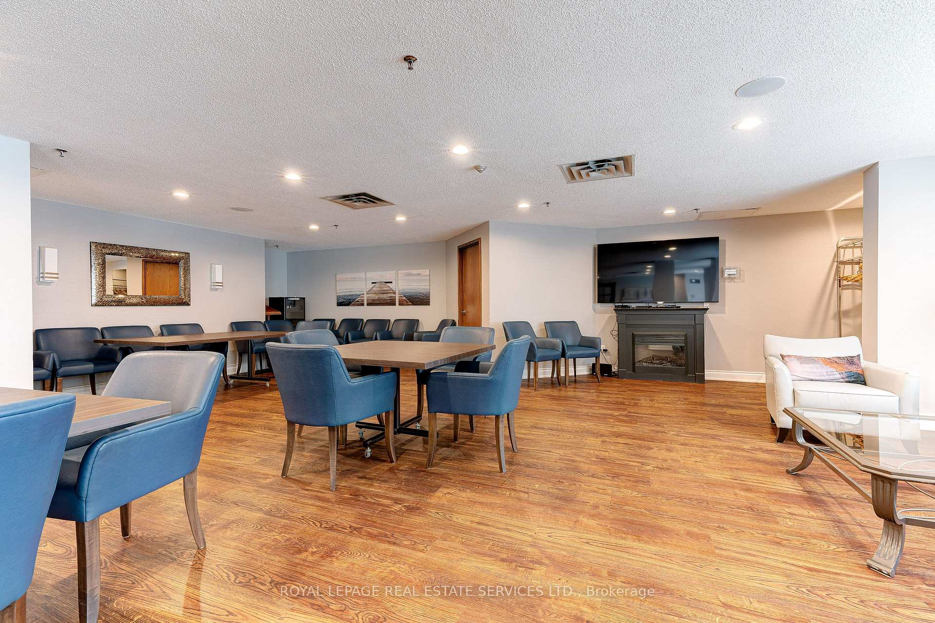 2 Bedrooms Condo at 2511 Lakeshore,  Oakville For sale