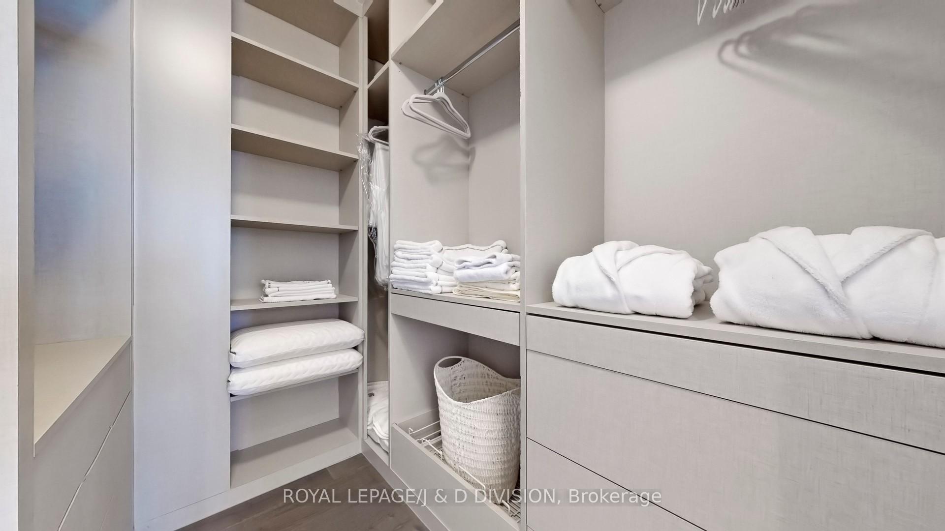 2 Bedrooms Condo at 50 Charles,  Toronto For sale