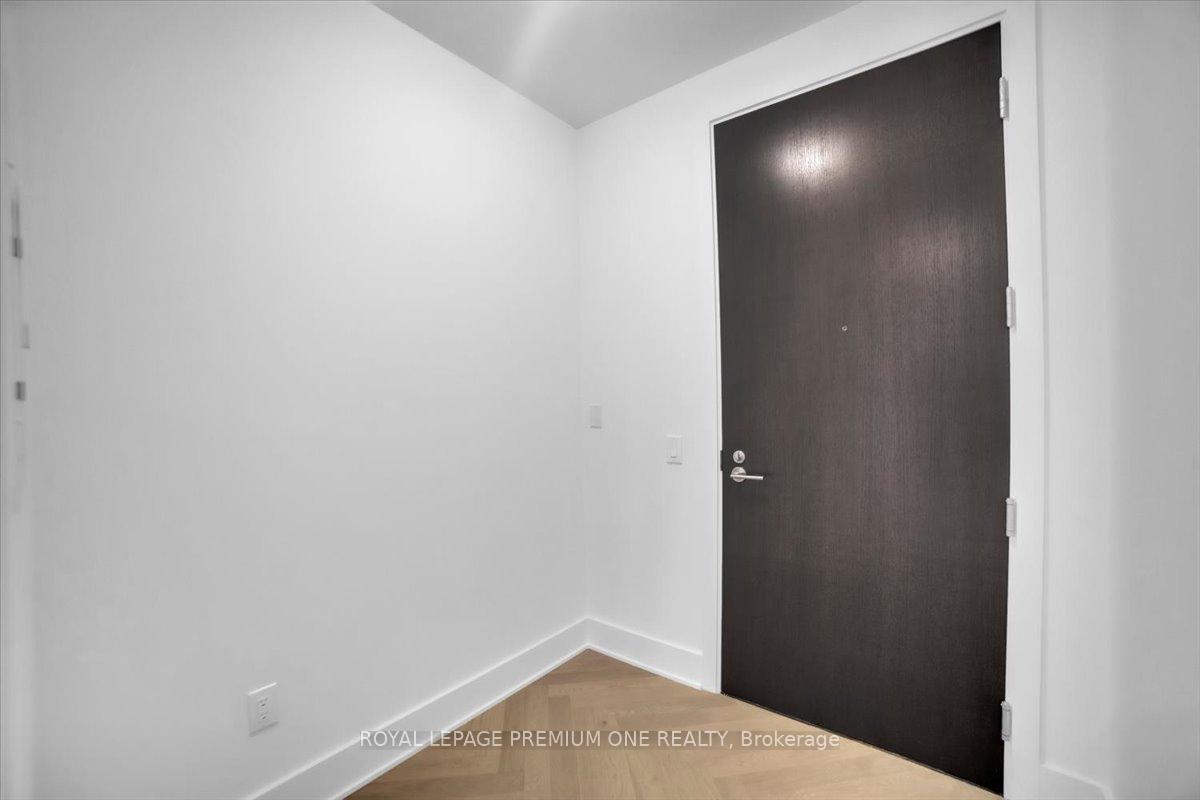 2 Bedrooms Condo at 11 Yorkville, Toronto For sale