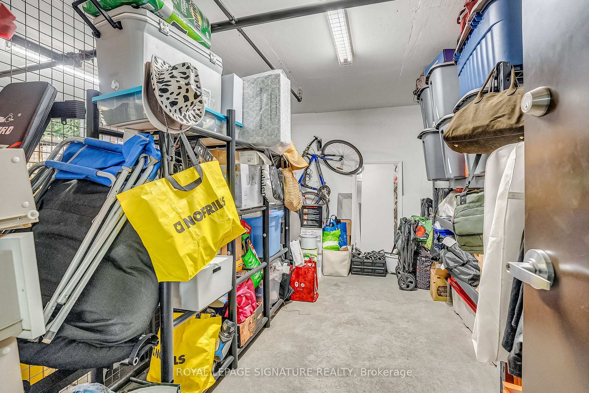 1 Bedroom Condo at 33 Shore Breeze,  Toronto For sale