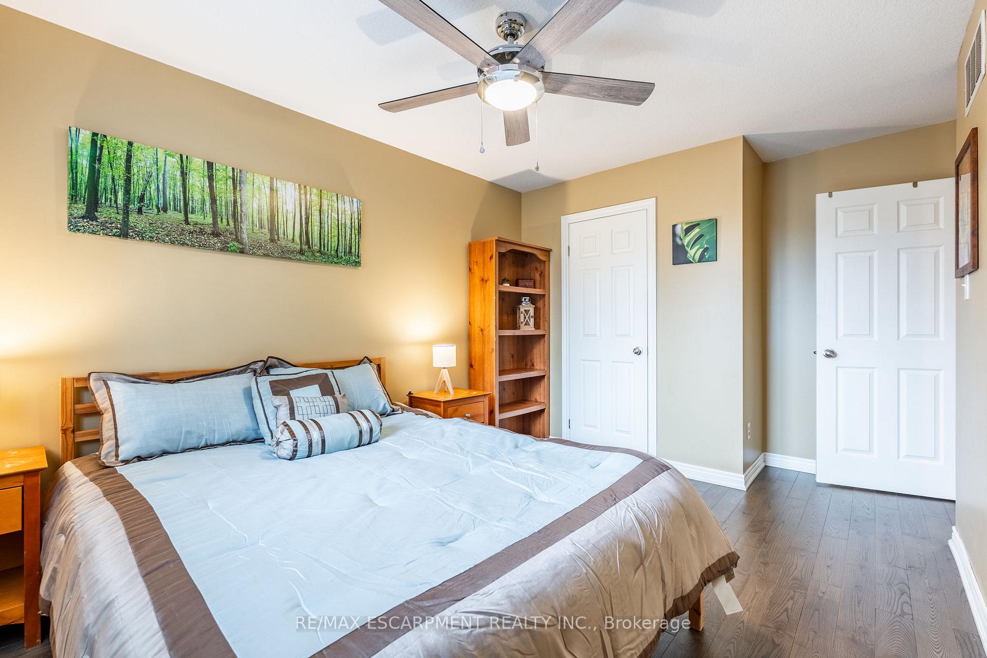 3 Bedrooms Condo at 1461 Upper Gage, Hamilton For sale