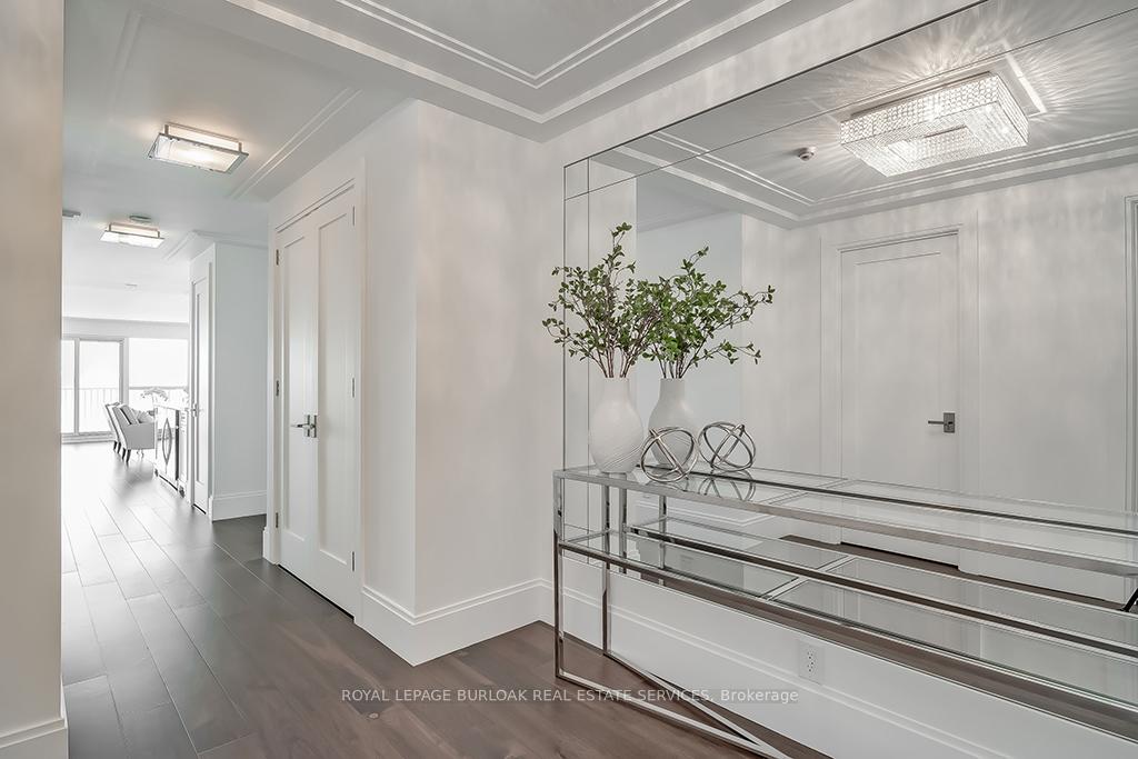 2 Bedrooms Condo at 2190 Lakeshore, Burlington For sale