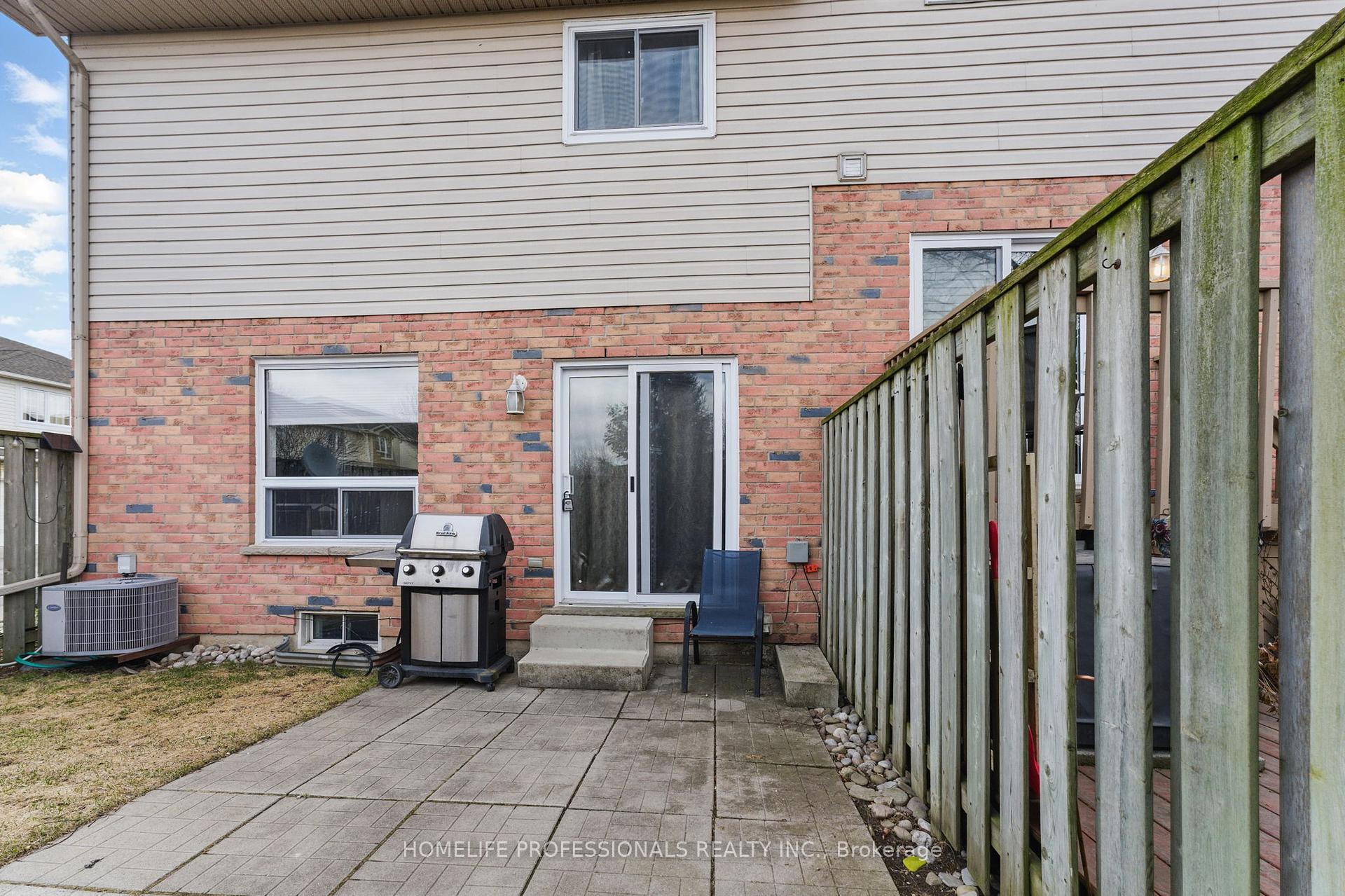 3 Bedrooms Condo at 485 Green,  Hamilton For sale