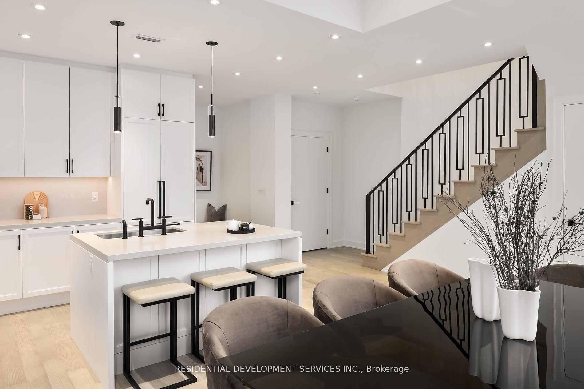 3 Bedrooms Condo at 1 Strathgowan,  Toronto For sale