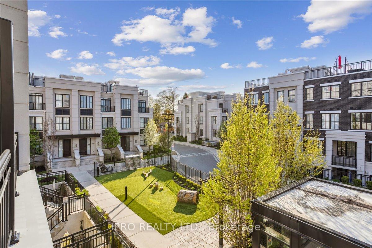 2 Bedrooms Condo at 652 Cricklewood, Mississauga For sale