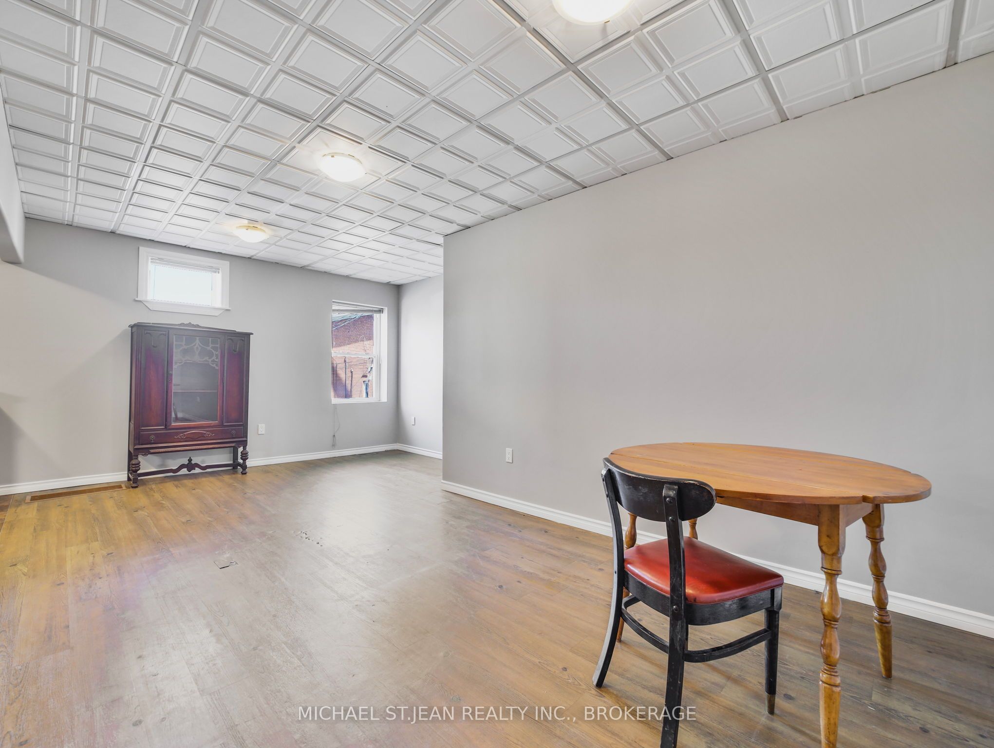 14 Victoria Avenue N