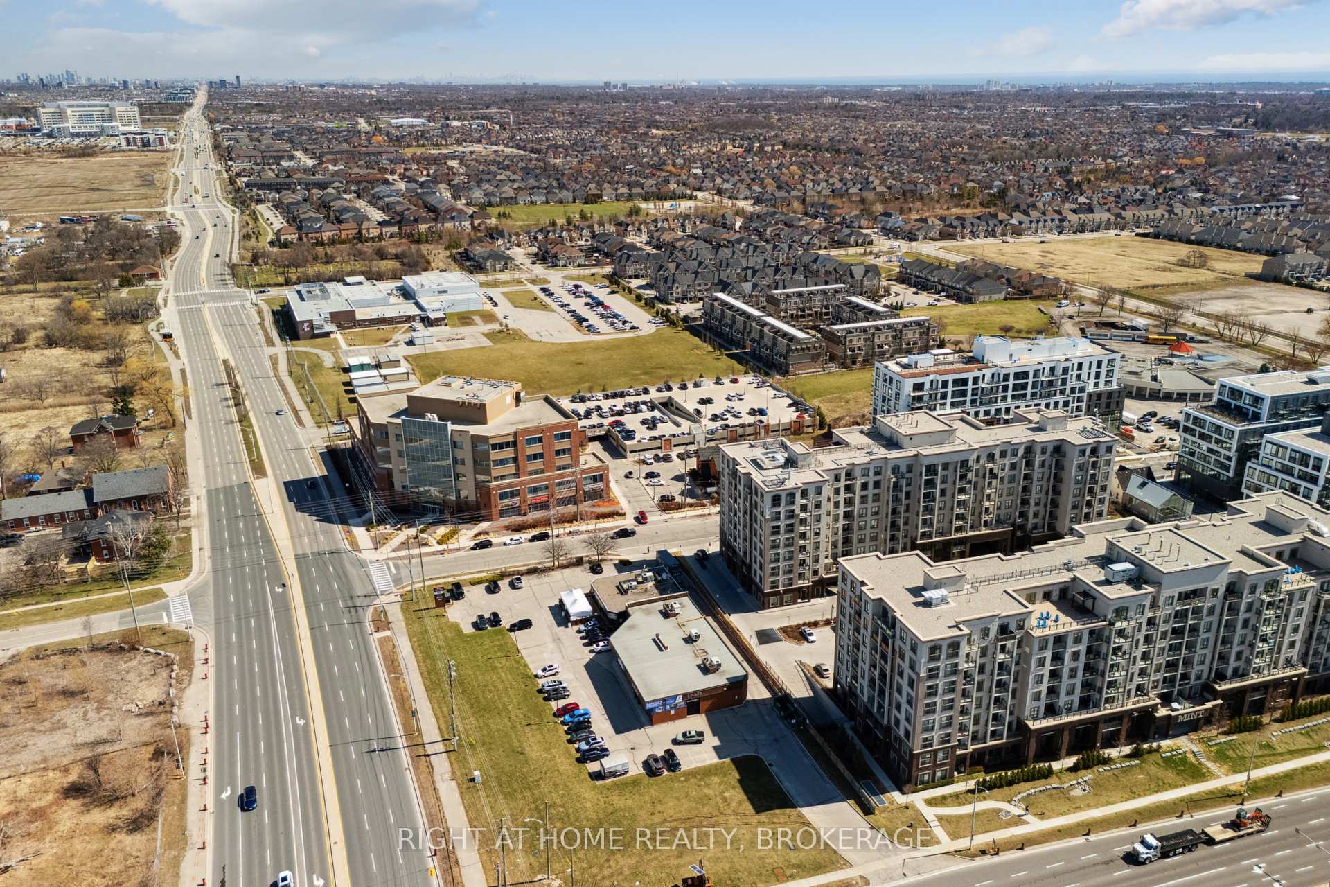 1 Bedroom Condo at 2486 Old Bronte, Oakville For sale