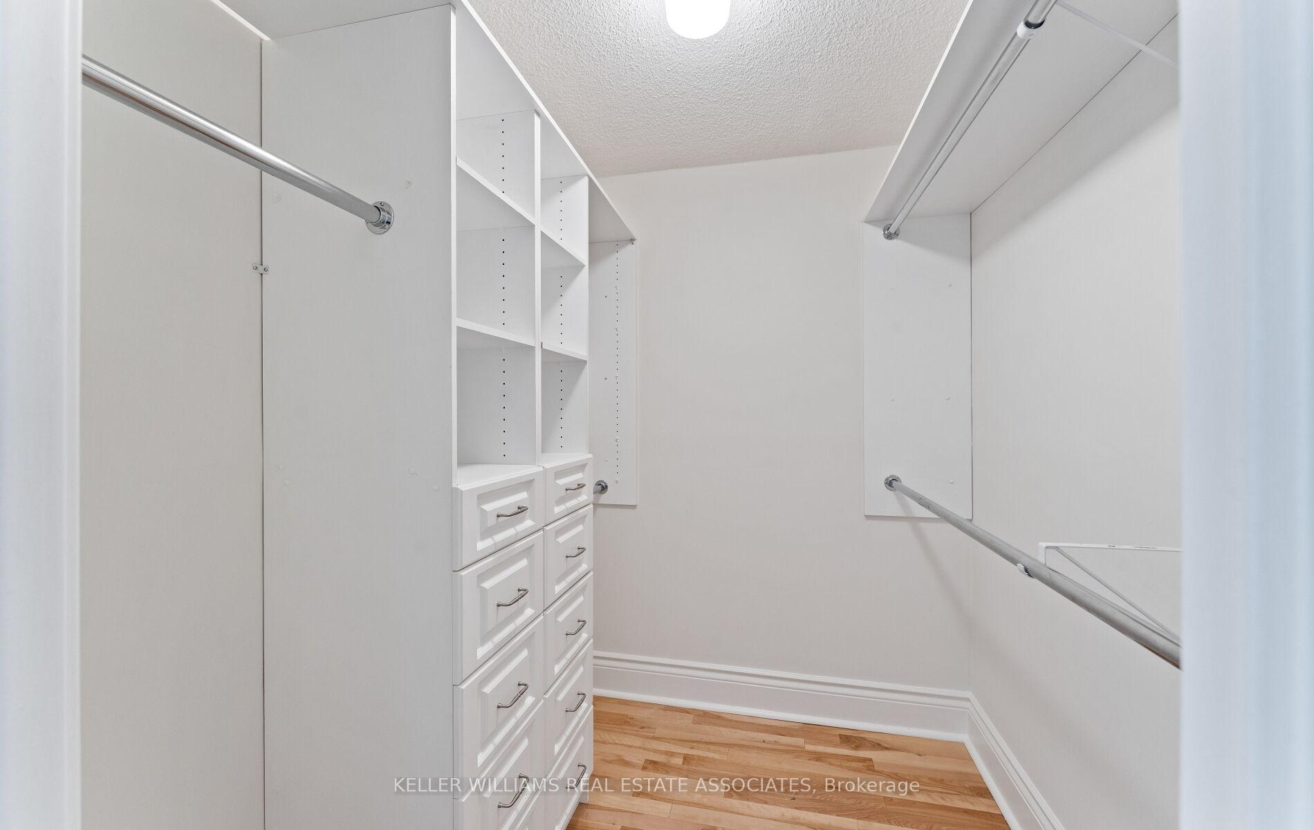 3 Bedrooms Condo at 2010 Islington, Toronto For sale