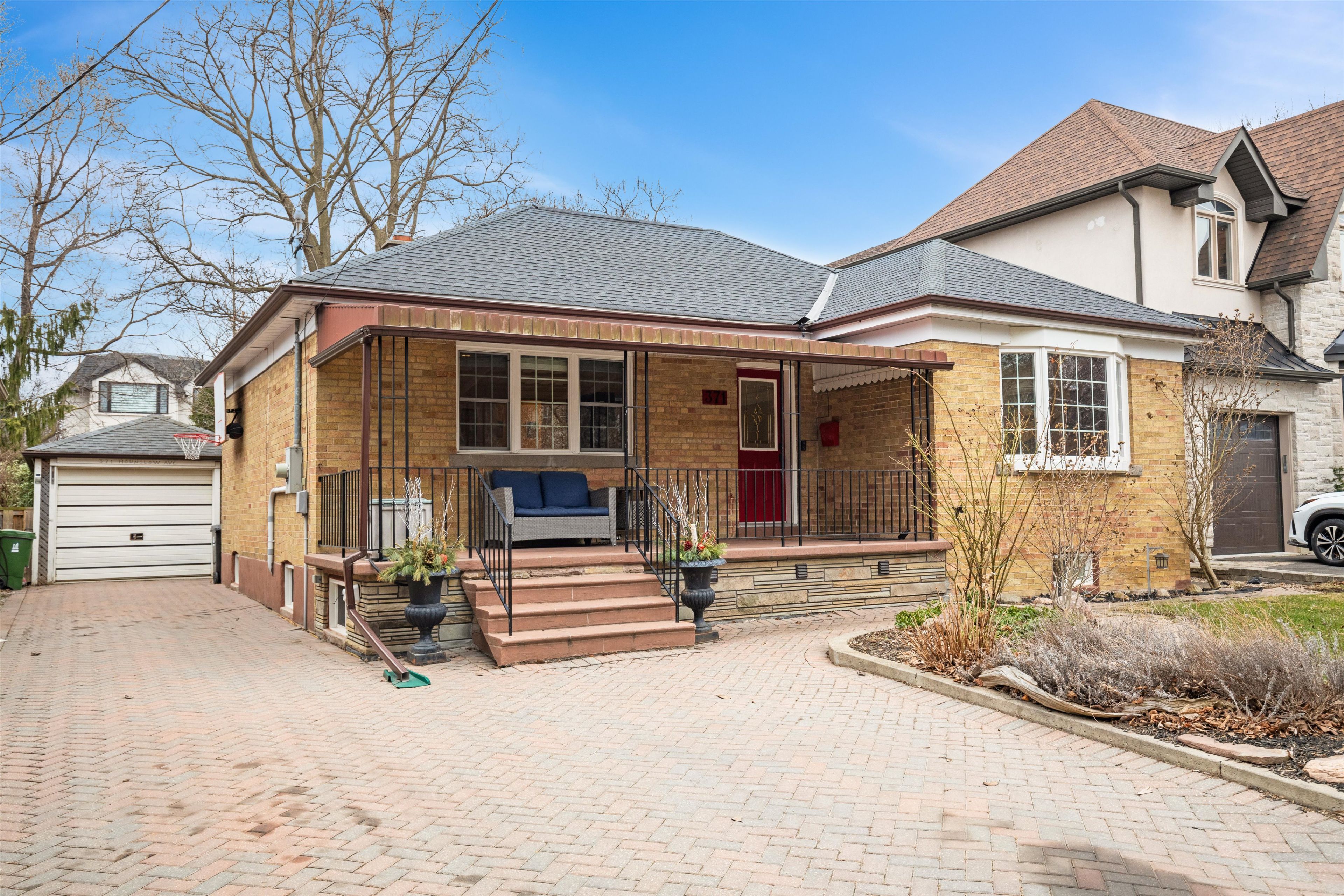371 Hounslow Avenue