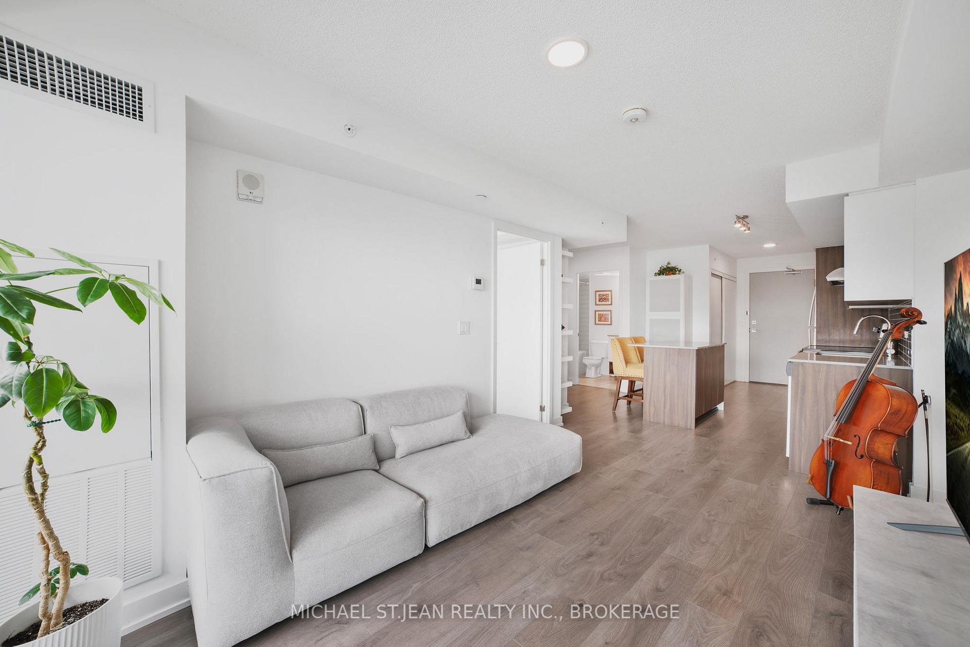 1 Bedroom Condo at 1119 Cooke,  Burlington For sale