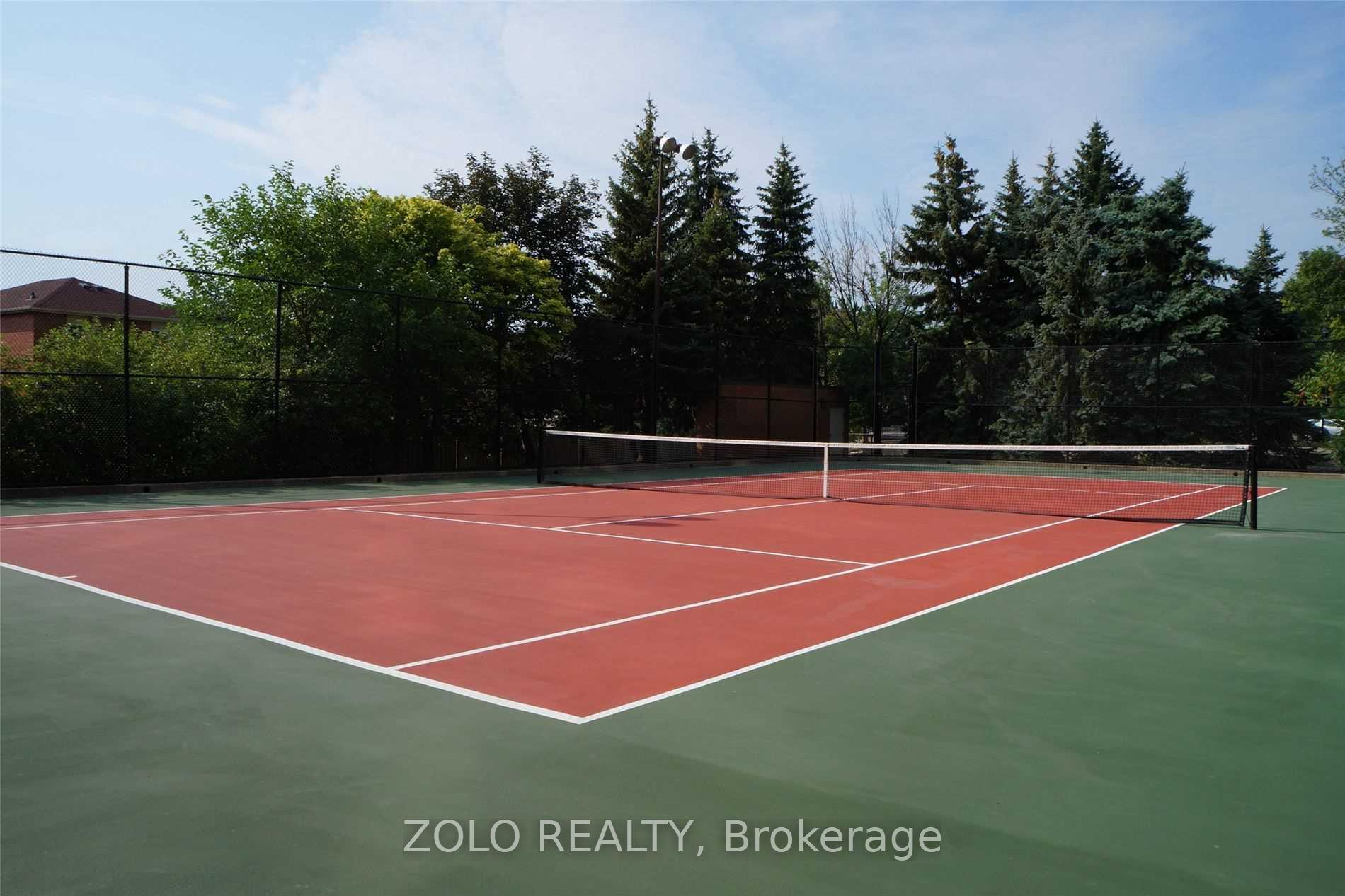 3 Bedrooms Condo at 300 Webb, Mississauga For sale