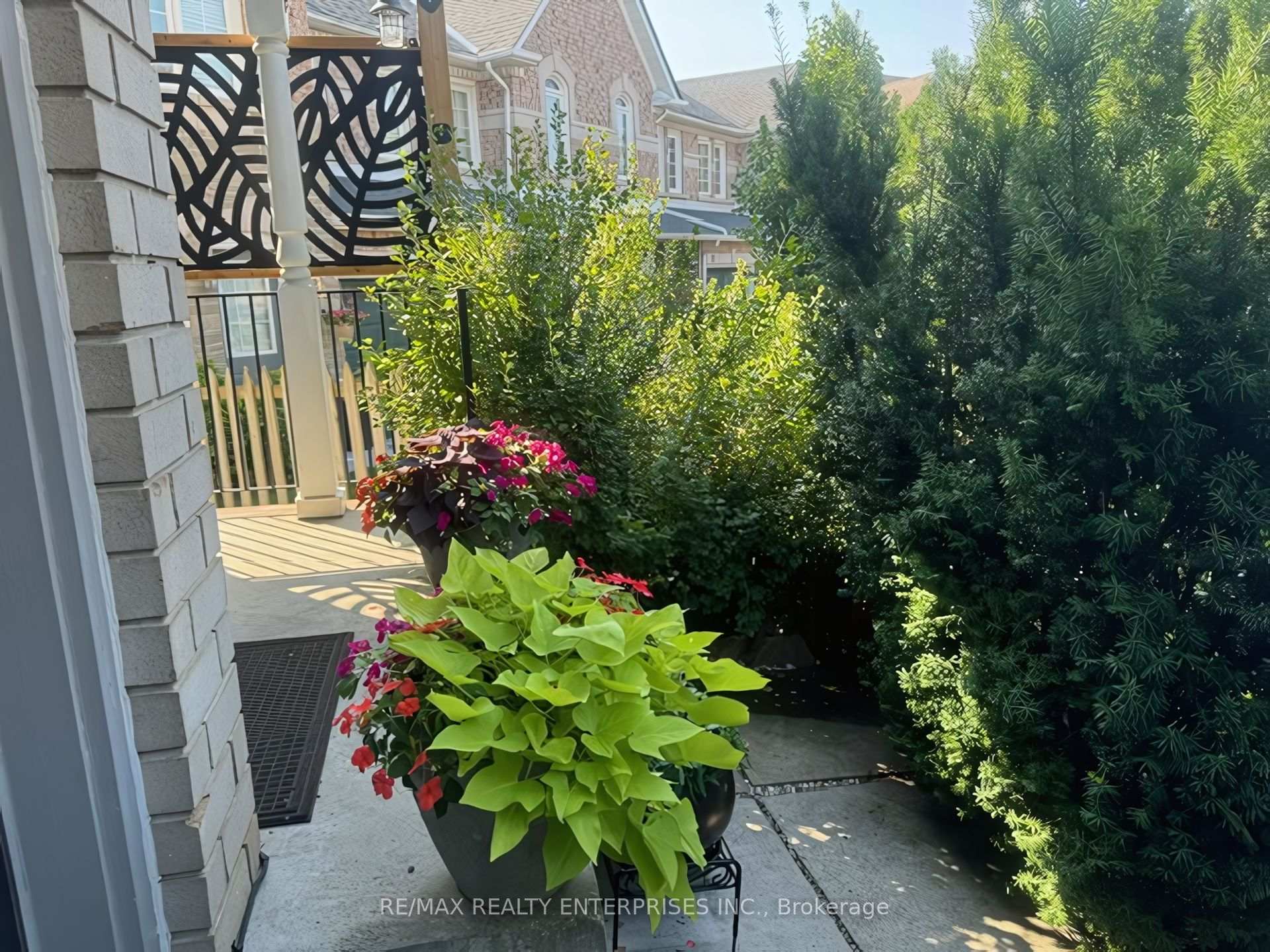 3 Bedrooms Condo at 455 Apache, Mississauga For sale