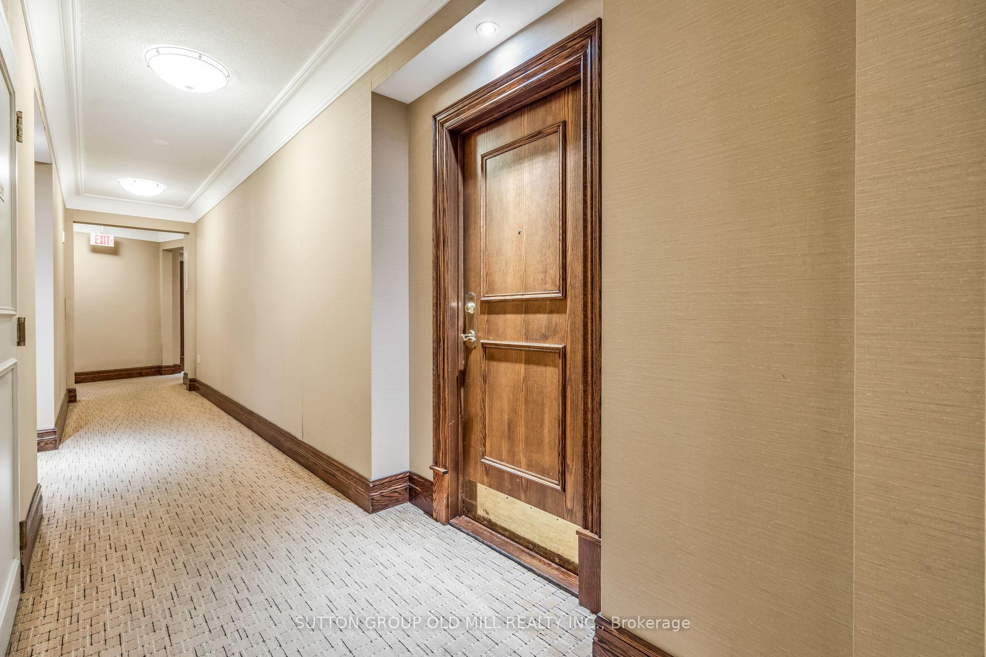 3 Bedrooms Condo at 10 Old Mill, Toronto For sale