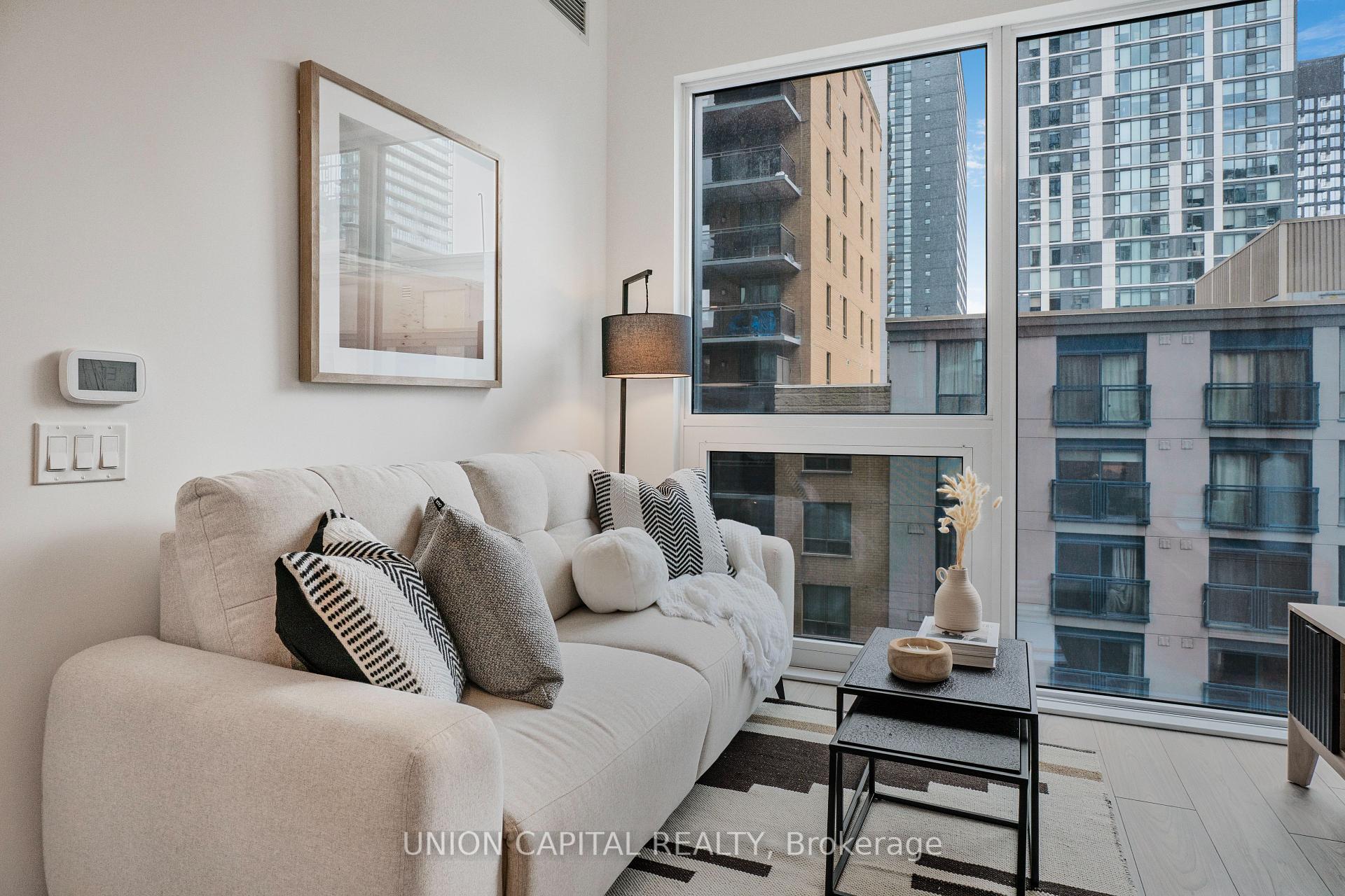 1 Bedroom Condo at 82 Dalhousie,  Toronto For sale