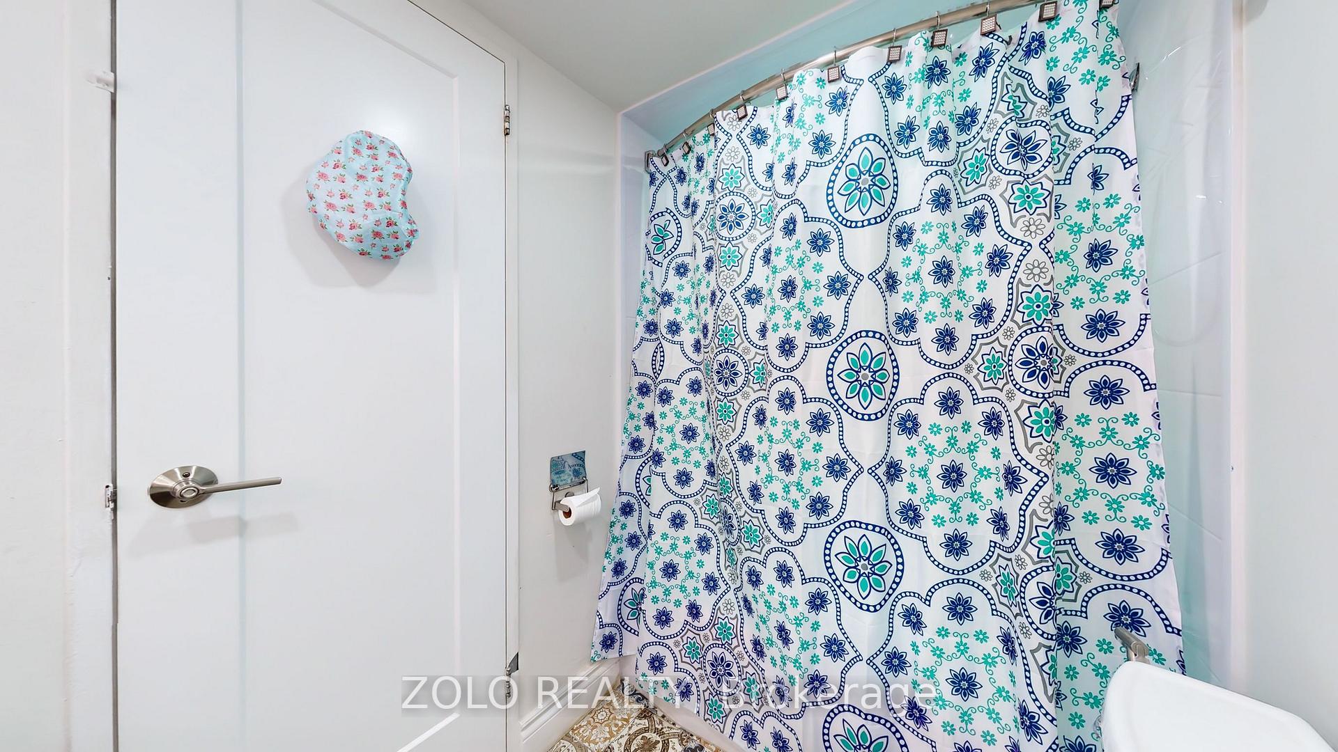 4 Bedrooms Condo at 627 The West Mall, Toronto For sale