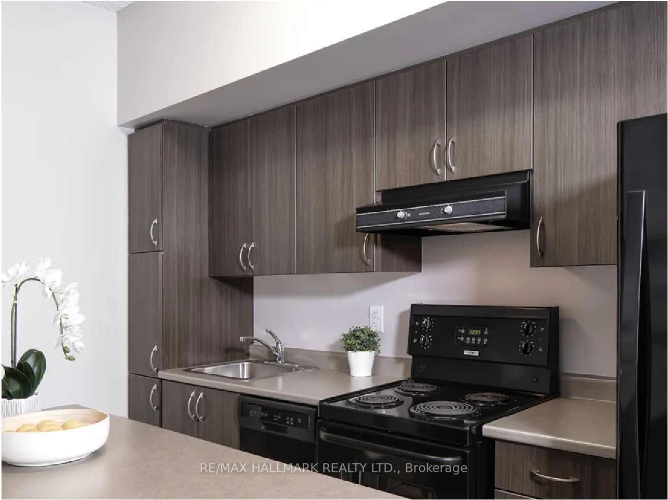 570 Bay Street, #308