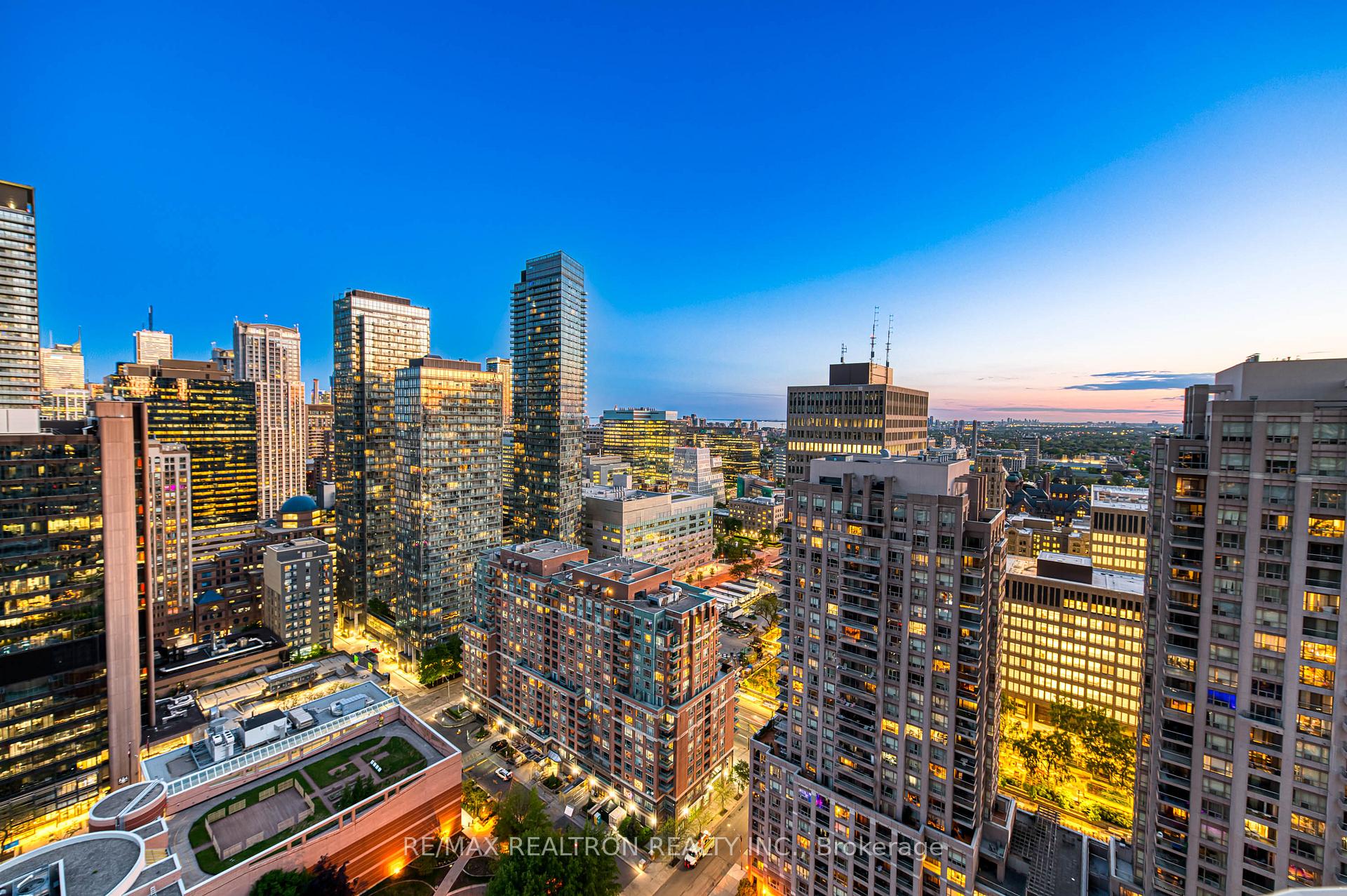 3 Bedrooms Condo at 11 Wellesley, Toronto For sale