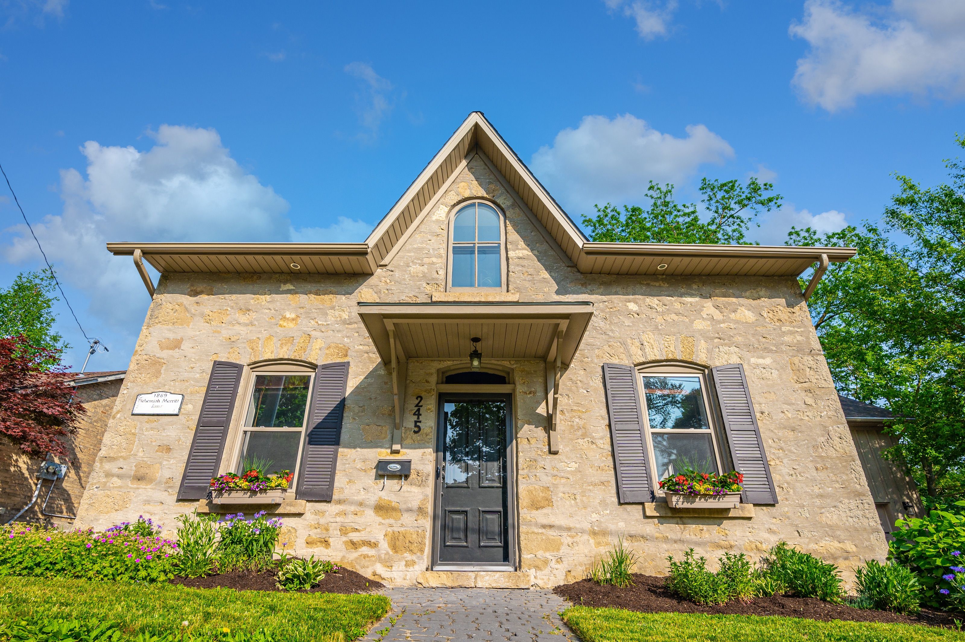 245 Hill Street W