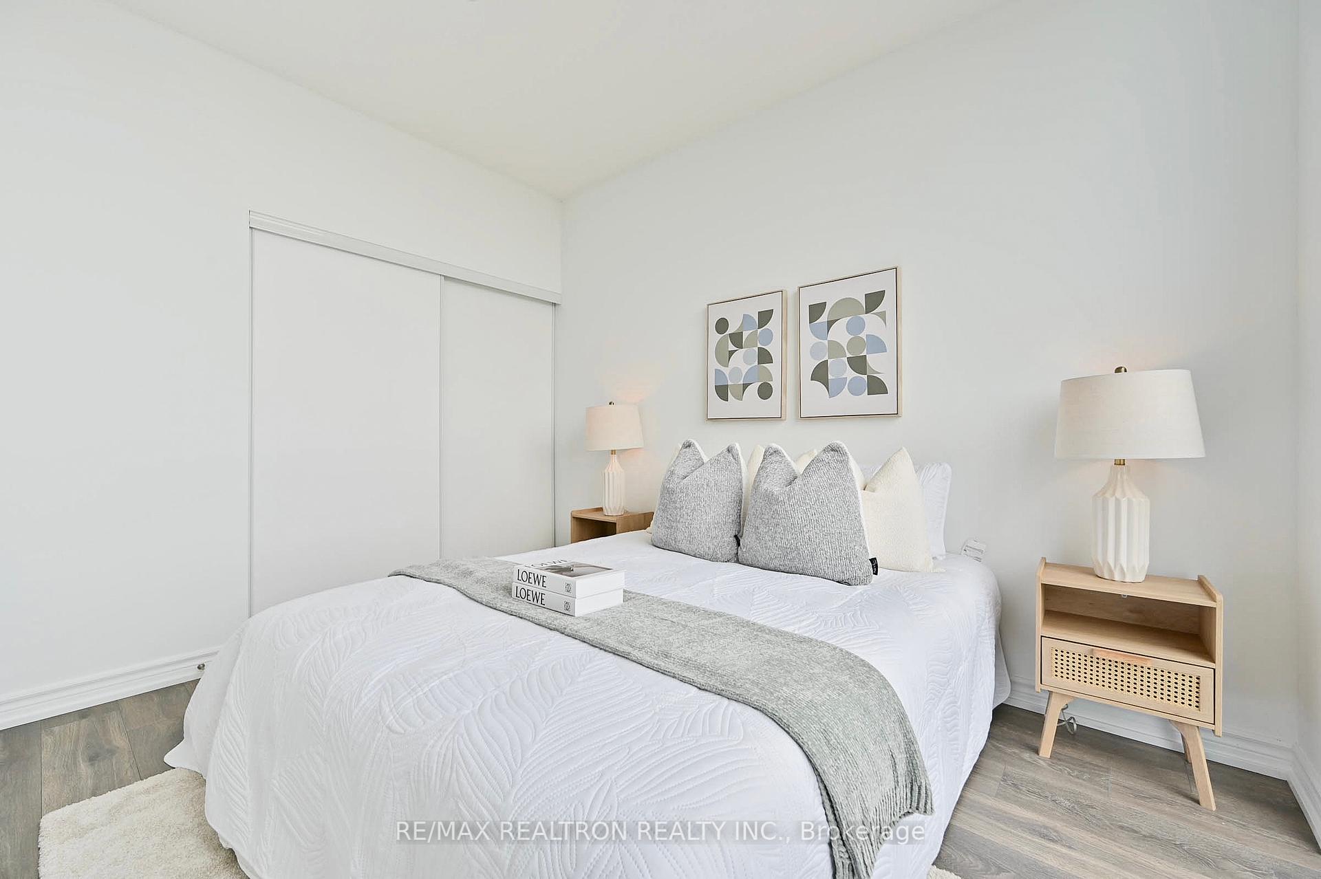2 Bedrooms Condo at 36 Forest Manor, Toronto For sale
