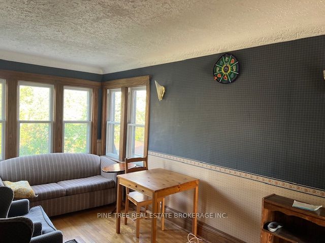 31 Paisley Avenue, Hamilton, ON L8S 1T9