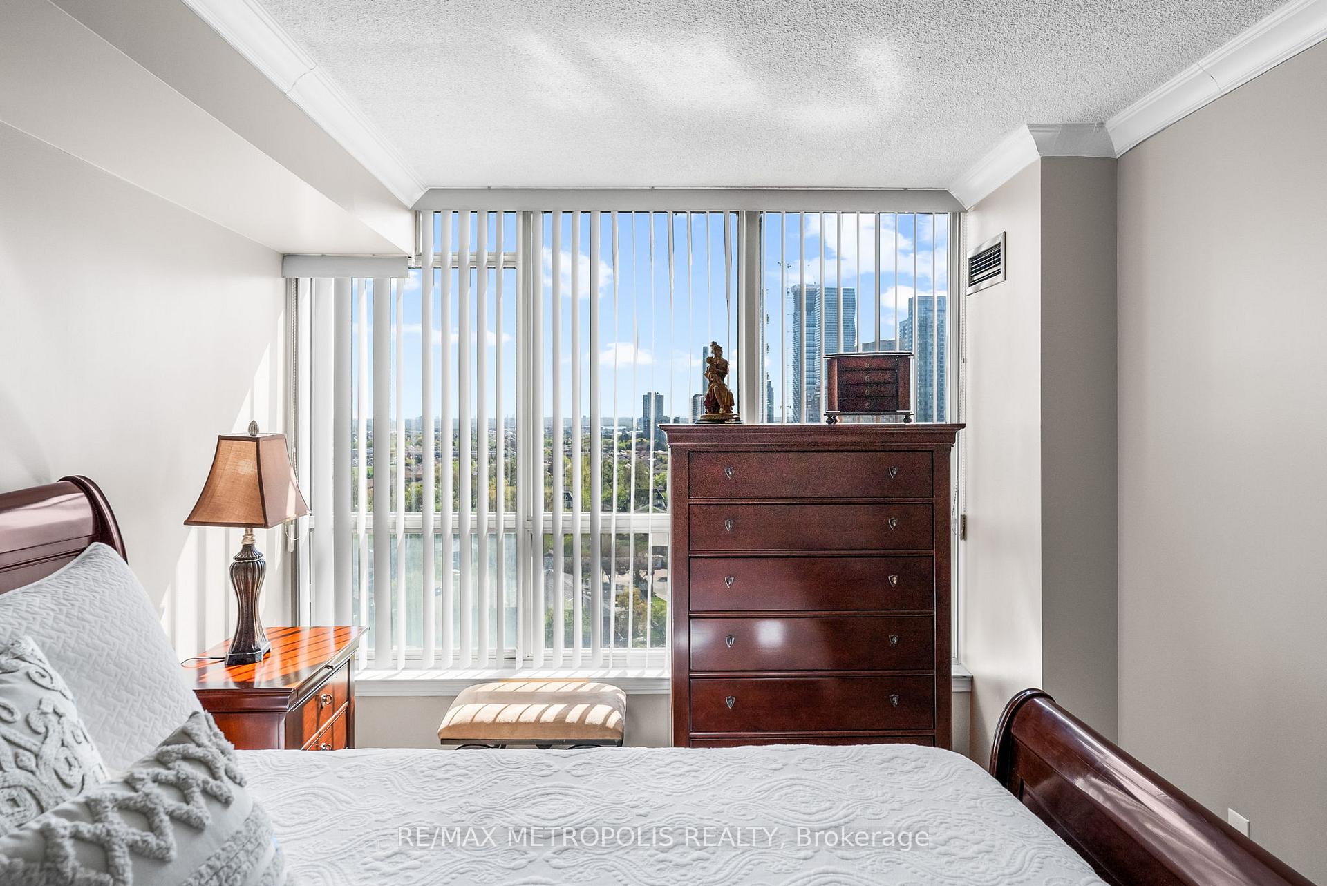 1 Bedroom Condo at 55 Elm, Mississauga For sale