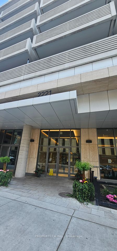 2221 Yonge