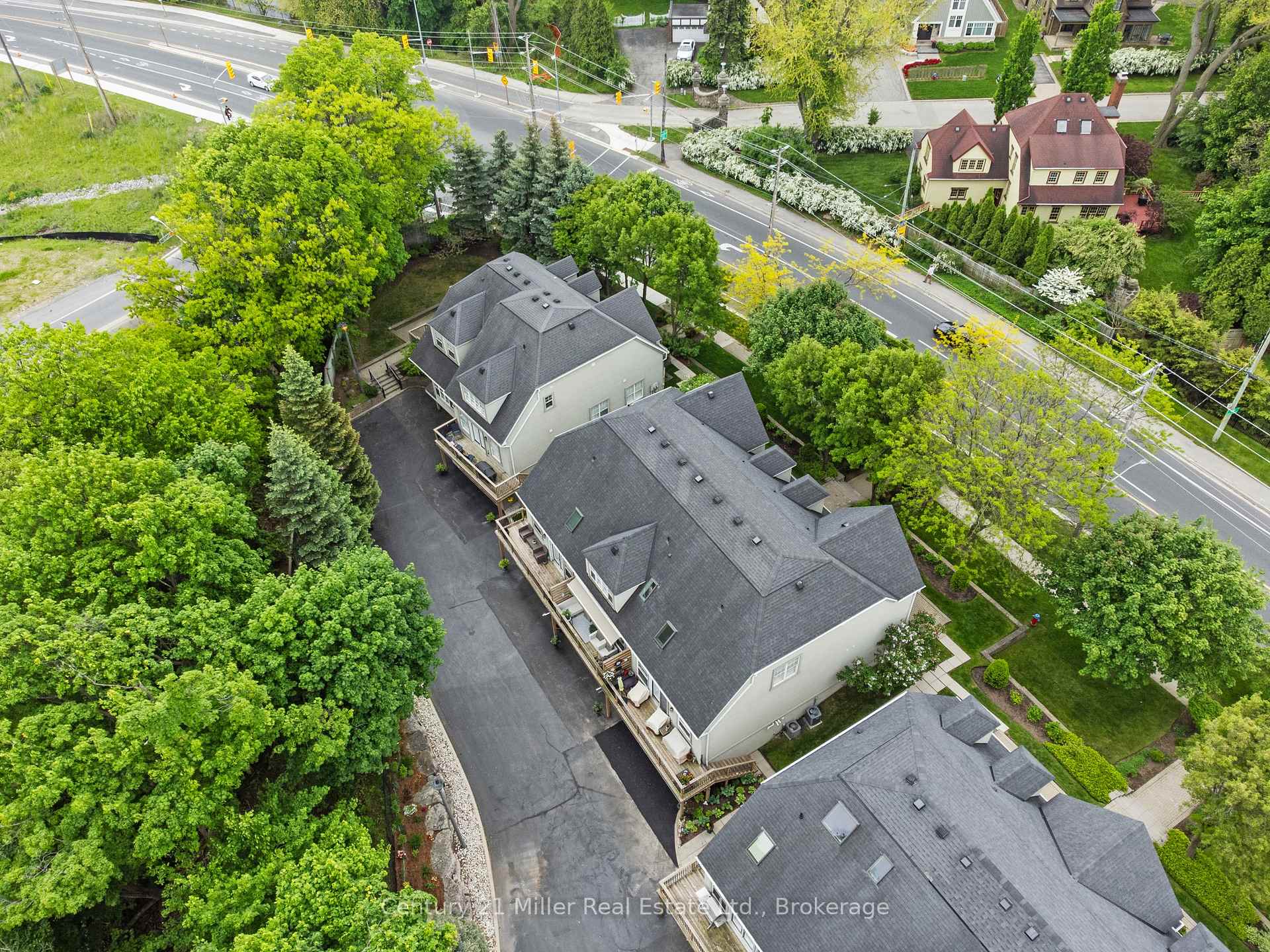 2 Bedrooms Condo at 1061 North Shore, Burlington For sale