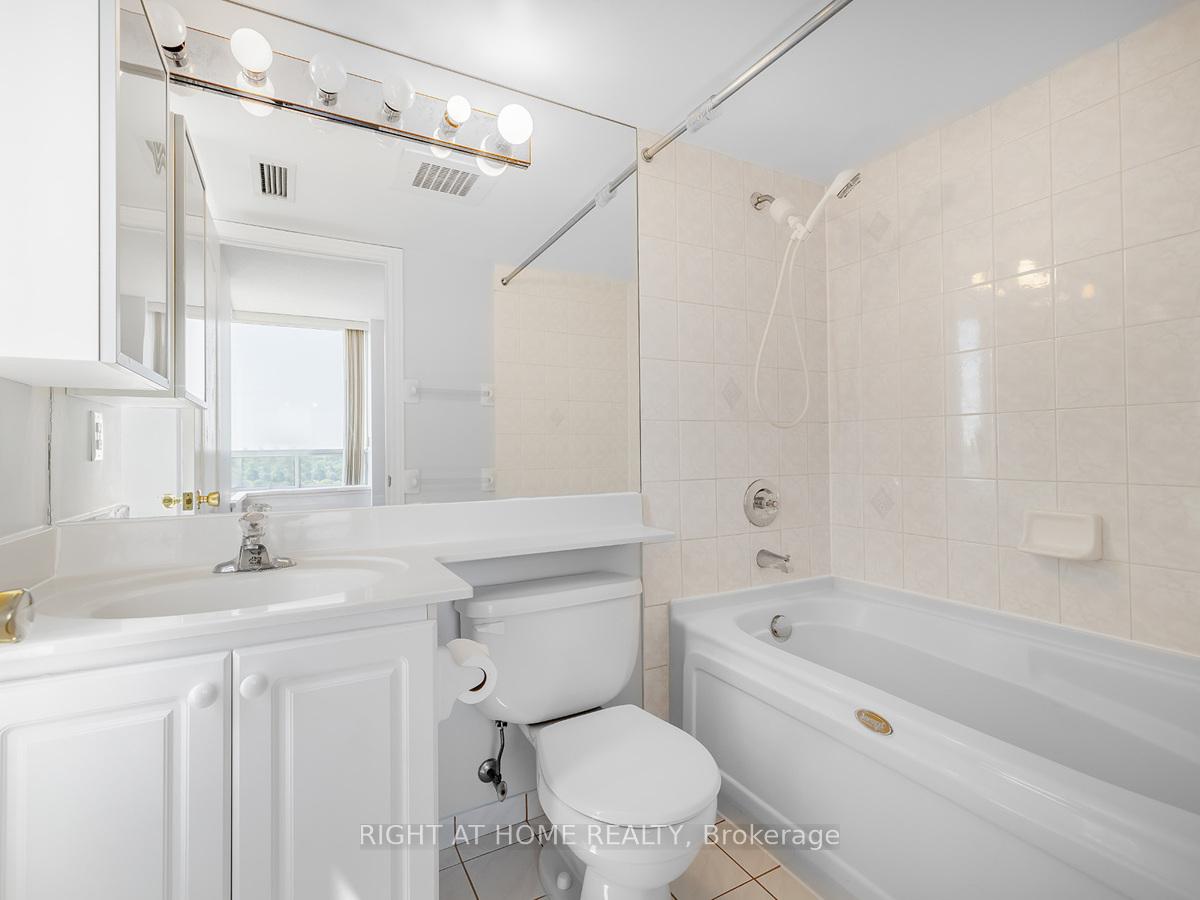 3 Bedrooms Condo at 88 Grandview,  Toronto For sale
